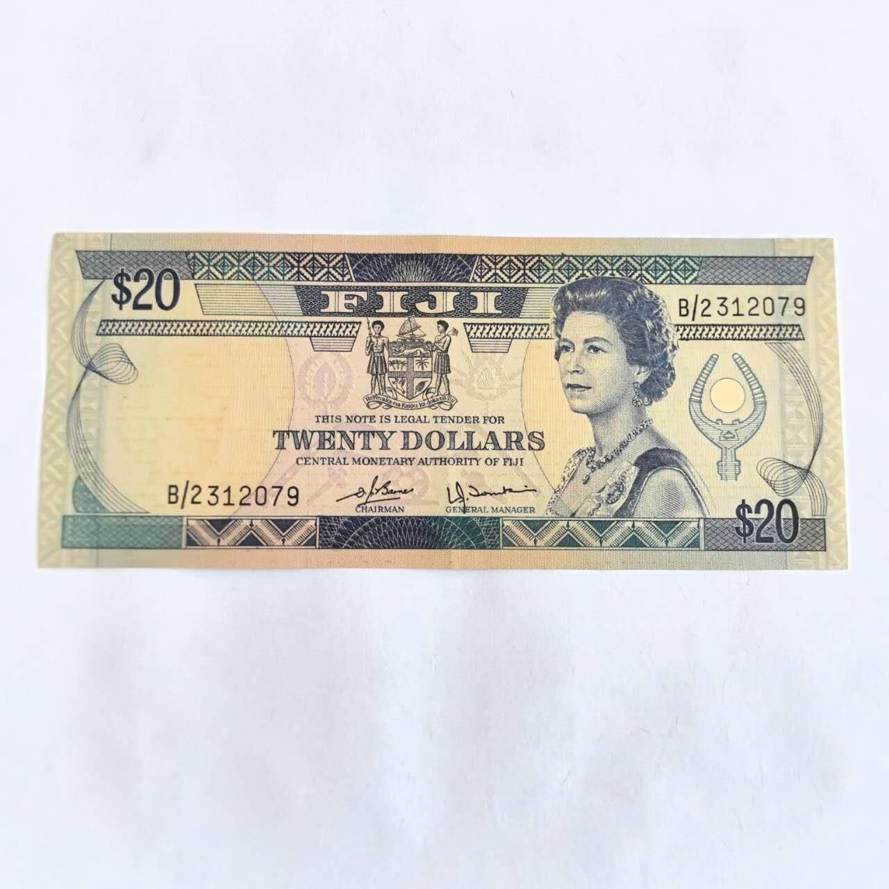 各国外币第106期 无佣金 斐济20元尾79（签名2）9品
