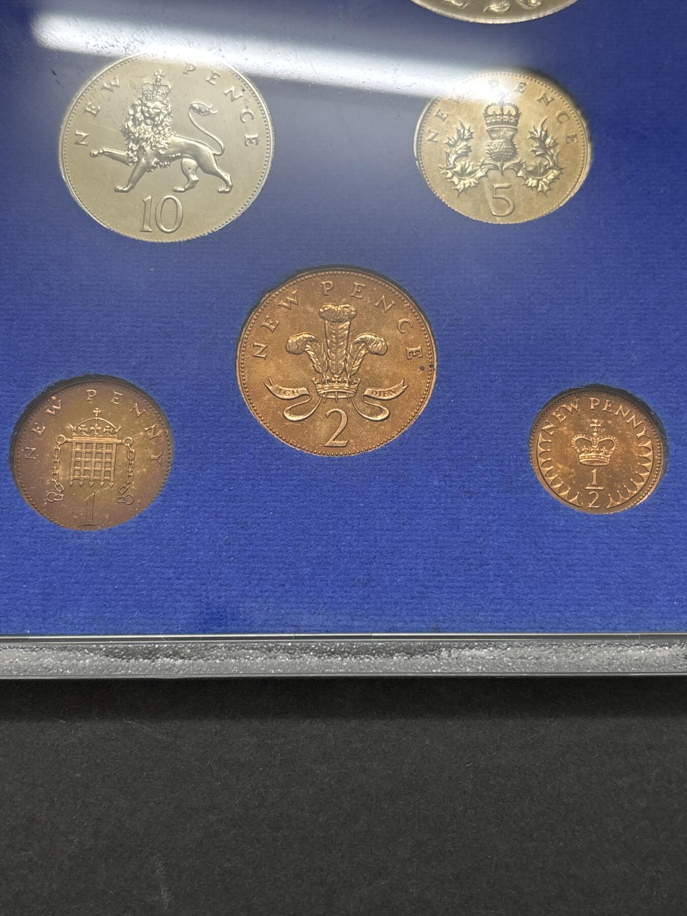 文馨钱币收藏 迎新纳福2026新年第一场（第 287 场）金银老铜币拍卖 原封原盒全新  1977 年英国 1/2 便士--登基 25 周年 1 克朗精制币带铜章一套