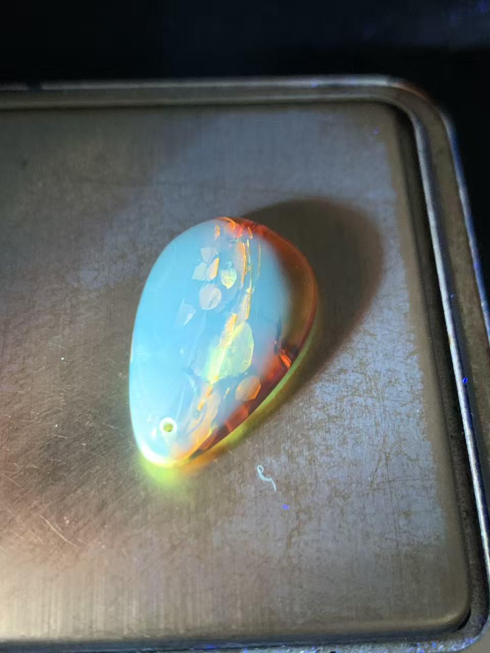 乌克兰花珀水滴形吊坠一个，