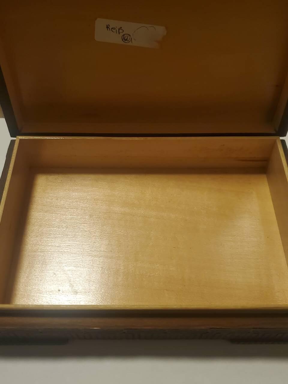 韵星假日拍卖第三十五期 -- Rimey Holidays Auction 34 法兰西第三/四共和国外籍兵团礼盒 赠送给军官或者外宾 上面镶嵌了外籍第一骑兵兵团 第二、第五步兵兵团证章 设计很好 三大经典外籍精英部队 少见底部带厂标