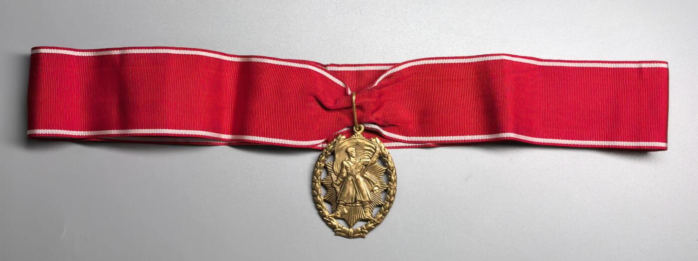 小驴勋章奖章收藏1月2日周五晚六点拍卖（珍爱和平，收藏战争，铭记历史，勿忘国耻，忠党爱国。有偿代拍，送拍规则在简介最后，参拍须阅读规则后再参拍，关系到运费包装发货时效真假辨别等关键信息，拍卖时不再发原图，看大图店主微信码在拍卖店铺介绍里） 南斯拉夫人民英雄勋章