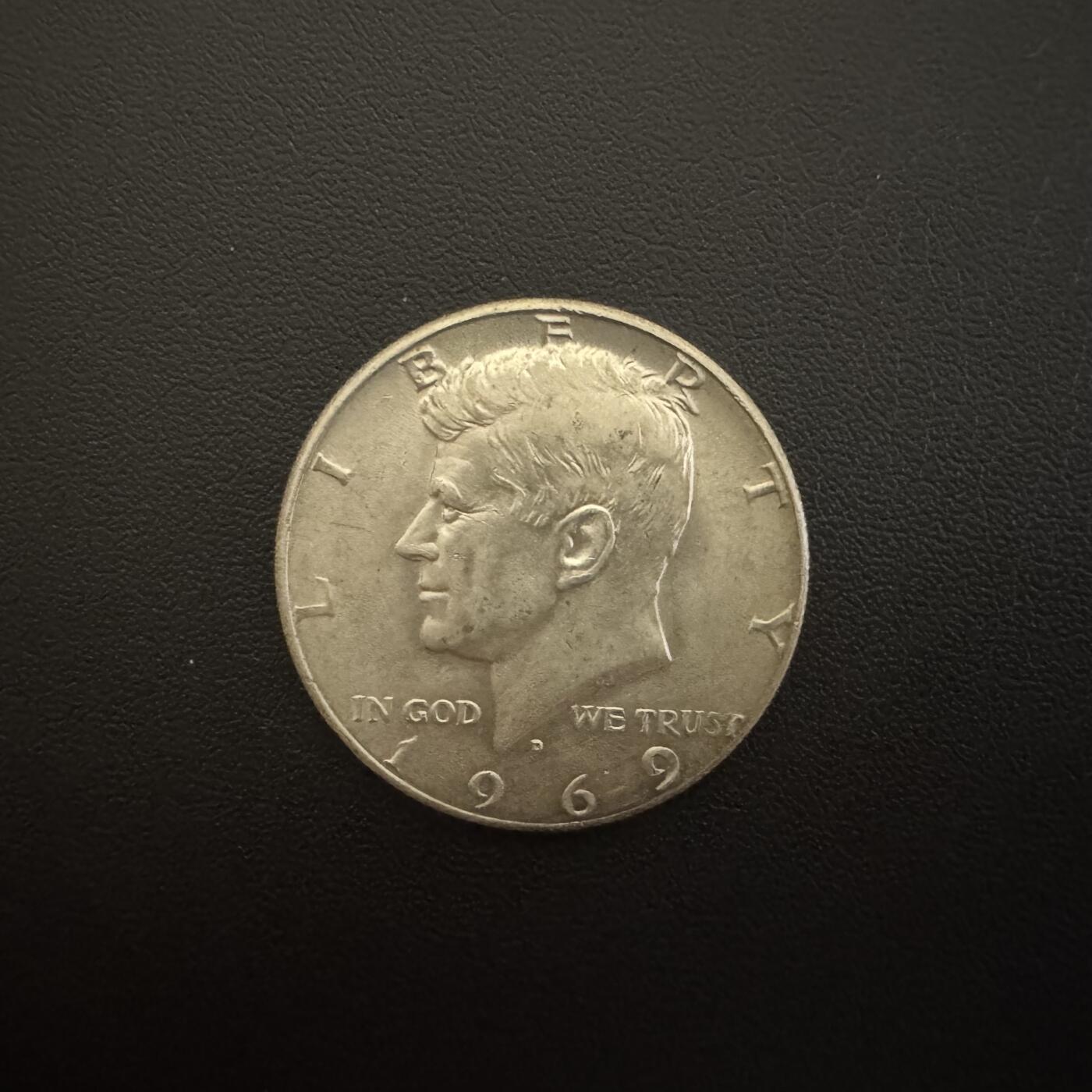 【铜匠收藏】★第135加场★客户代拍 银币场。不寄存，150包邮。不满150元，支付5元运费。《接受代拍 代送NGC评级》 美国肯尼迪1969年半美元银币 11.5g 40%银