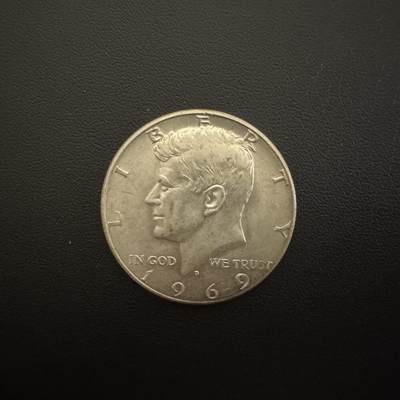 【铜匠收藏】★第135加场★客户代拍 银币场。不寄存，150包邮。不满150元，支付5元运费。《接受代拍 代送NGC评级》 - 美国肯尼迪1969年半美元银币 11.5g 40%银