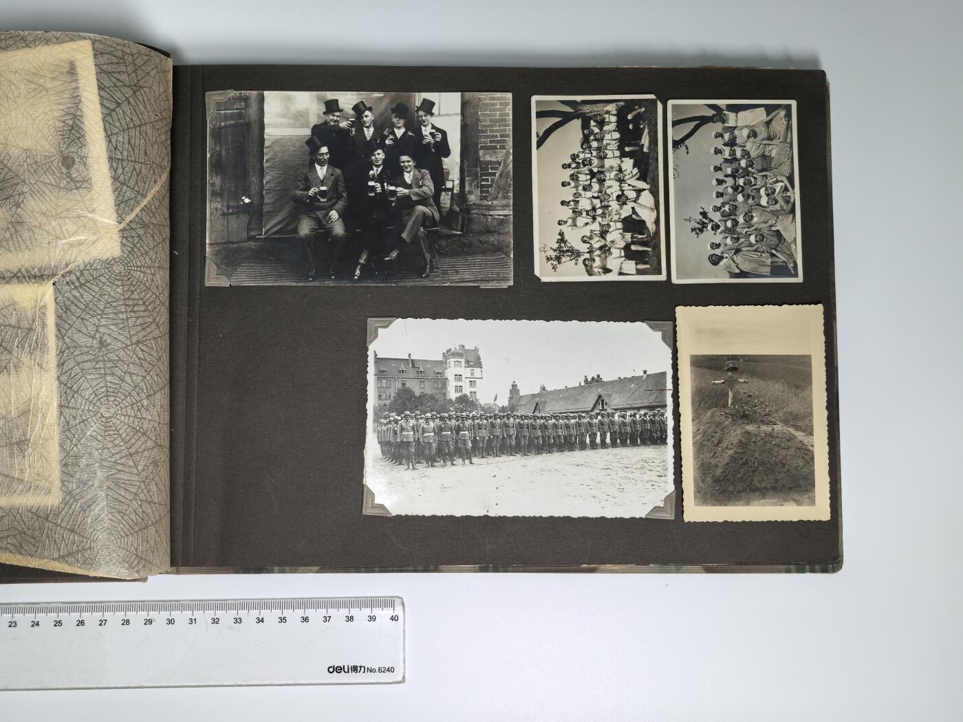 小驴勋章奖章收藏1月2日周五晚六点拍卖（珍爱和平，收藏战争，铭记历史，勿忘国耻，忠党爱国。有偿代拍，送拍规则在简介最后，参拍须阅读规则后再参拍，关系到运费包装发货时效真假辨别等关键信息，拍卖时不再发原图，看大图店主微信码在拍卖店铺介绍里） 得三军旅相册一本