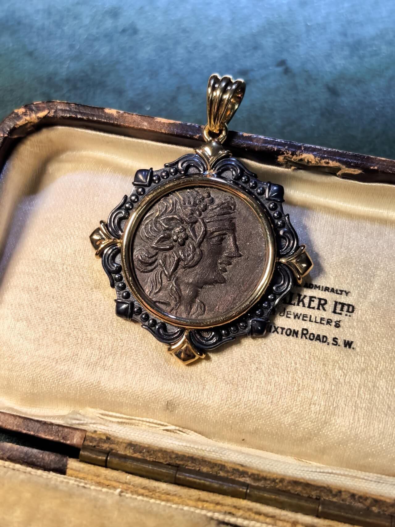 古希腊酒神古币吊坠