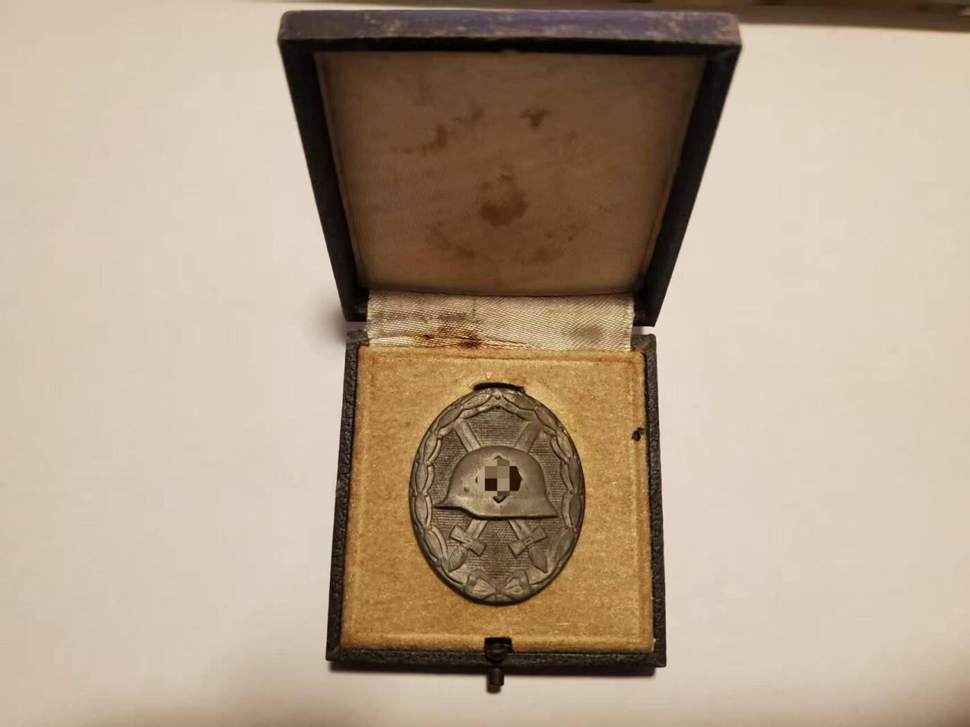 韵星假日拍卖第三十五期 -- Rimey Holidays Auction 34 Nazi德国银级战伤奖章带原盒 26厂带厂标 盒子带bh mayer标 好品 开合正常