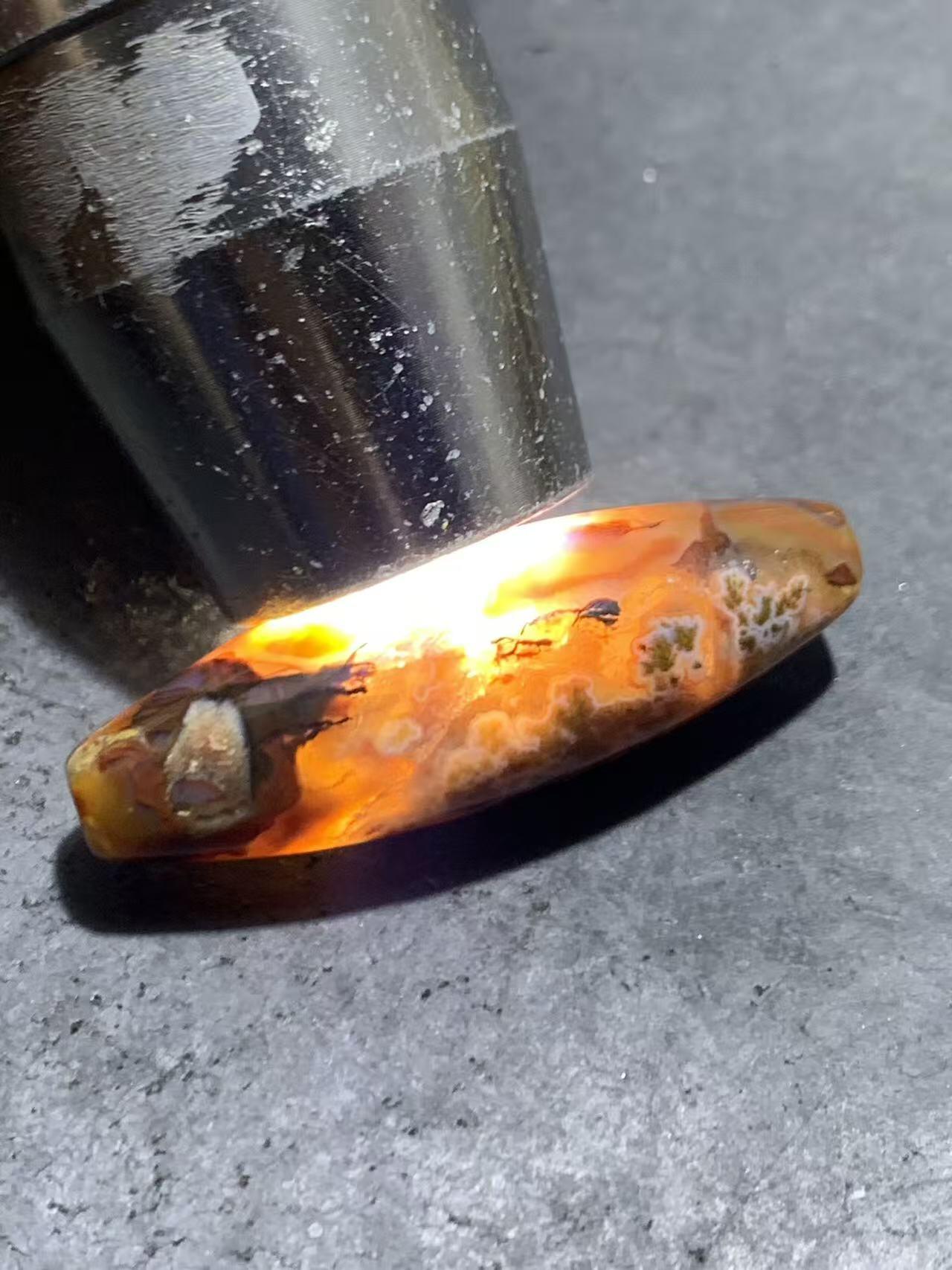 冻料草花纹战国红玛瑙天珠形通货桶珠一个