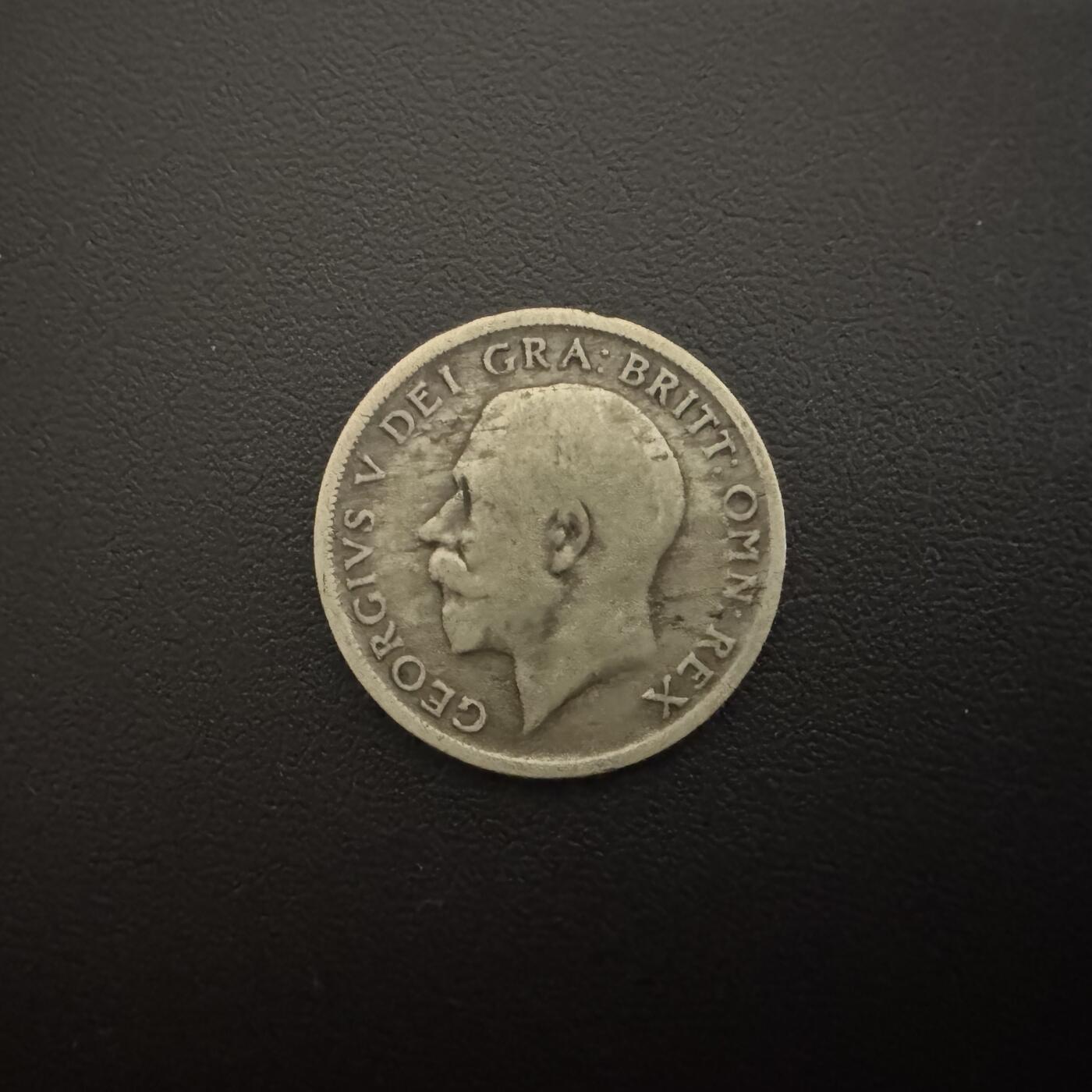 【铜匠收藏】★第135加场★客户代拍 银币场。不寄存，150包邮。不满150元，支付5元运费。《接受代拍 代送NGC评级》 英国1920年乔五1先令银币 50%银 背面有磨损