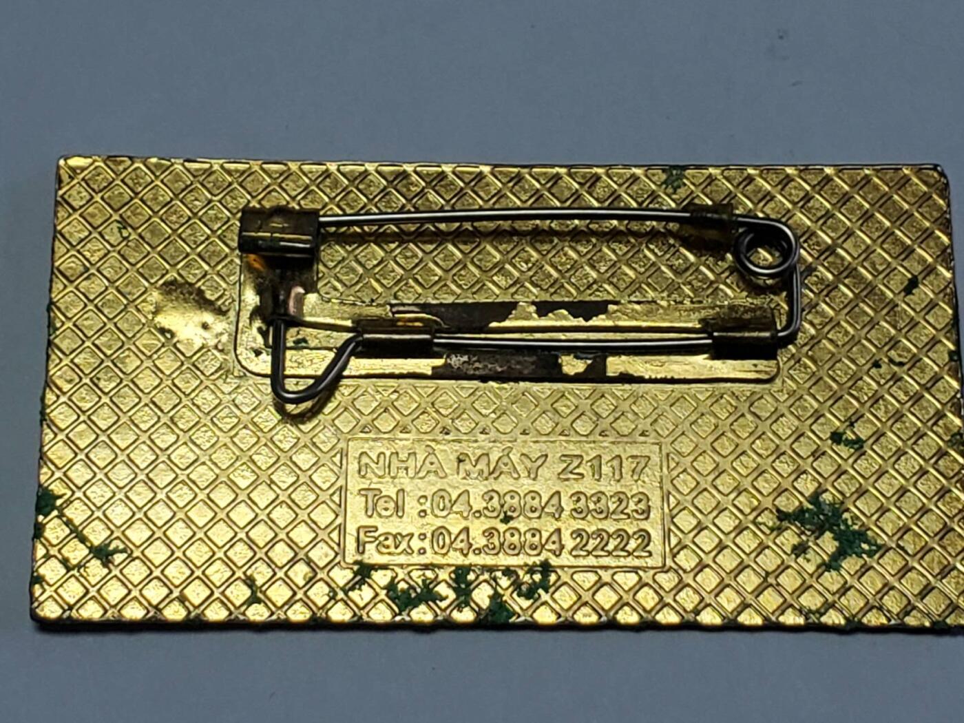 韵星假日拍卖第三十五期 -- Rimey Holidays Auction 34 越南社会主义共和国值班内务部干部证章 军工厂制作 背带标 铜镀金