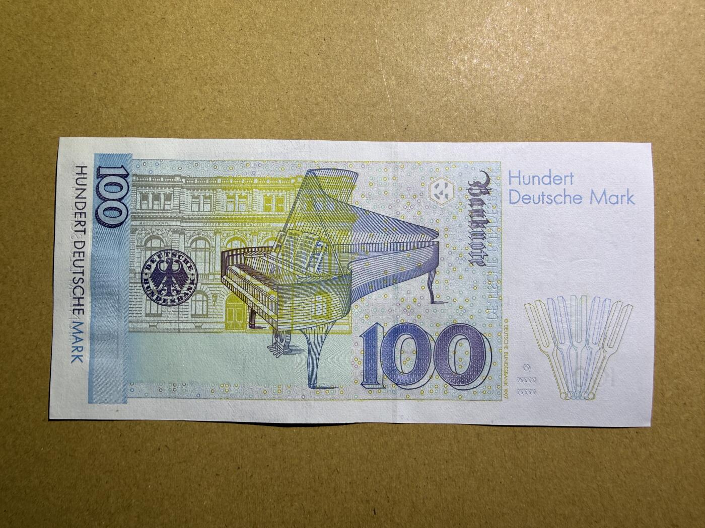 《艾美收藏》第227期-1.3周六外币黄金场-马年首拍 德国100马克 UNC 1996年全息版克拉拉 局部荧光 无4