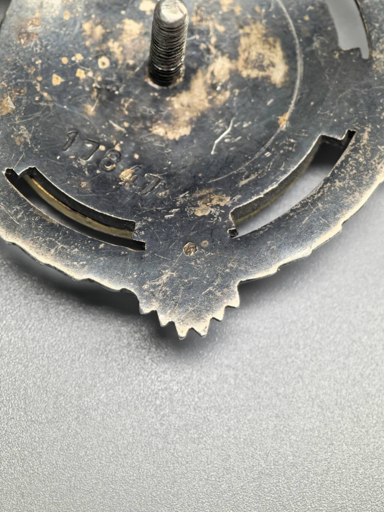 小驴勋章奖章收藏1月2日周五晚六点拍卖（珍爱和平，收藏战争，铭记历史，勿忘国耻，忠党爱国。有偿代拍，送拍规则在简介最后，参拍须阅读规则后再参拍，关系到运费包装发货时效真假辨别等关键信息，拍卖时不再发原图，看大图店主微信码在拍卖店铺介绍里） 南斯拉夫二级团结友谊勋章，背打银标，珐琅有佩戴痕迹