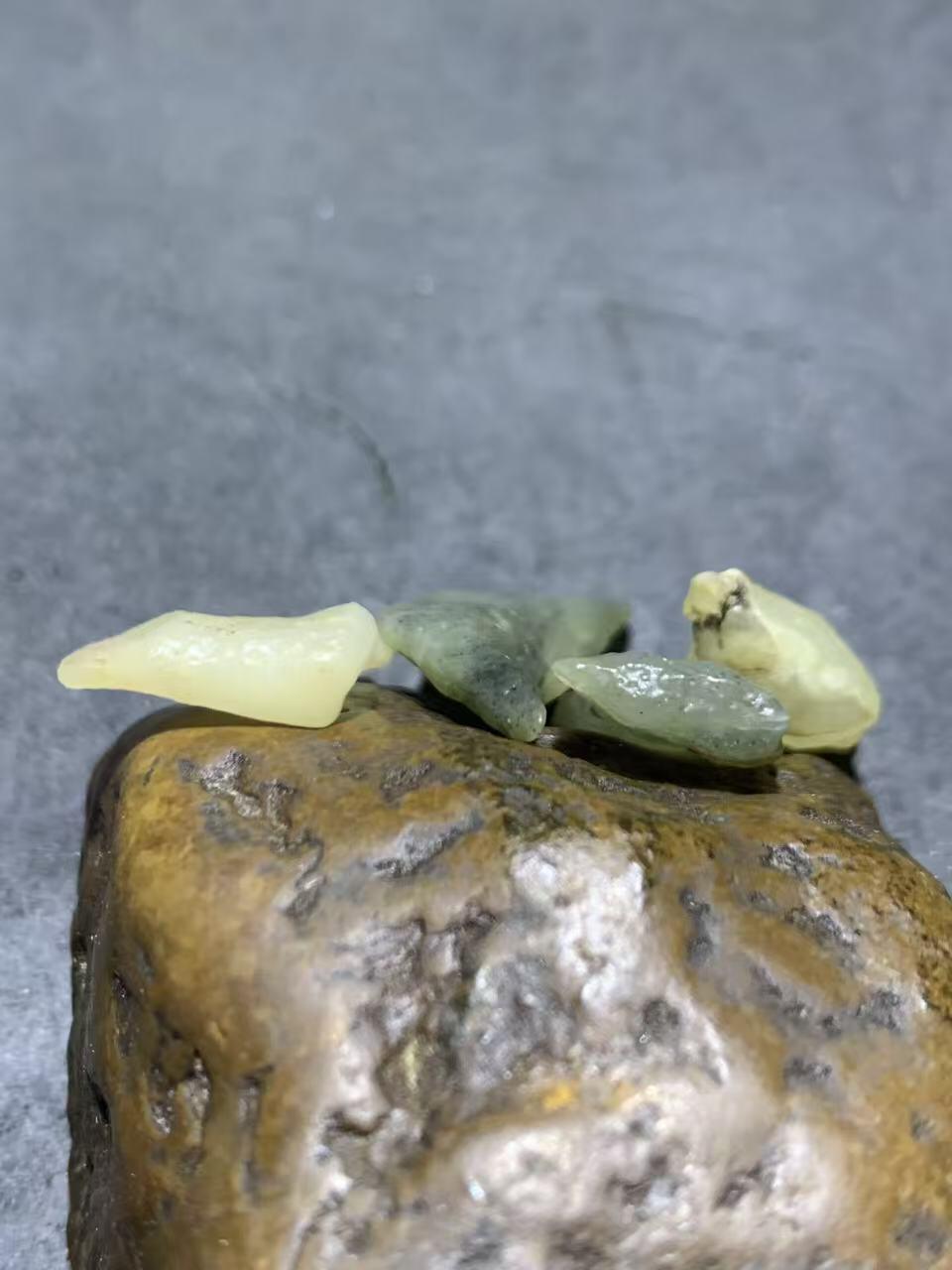 新疆戈壁料风化纹和田玉原石一组