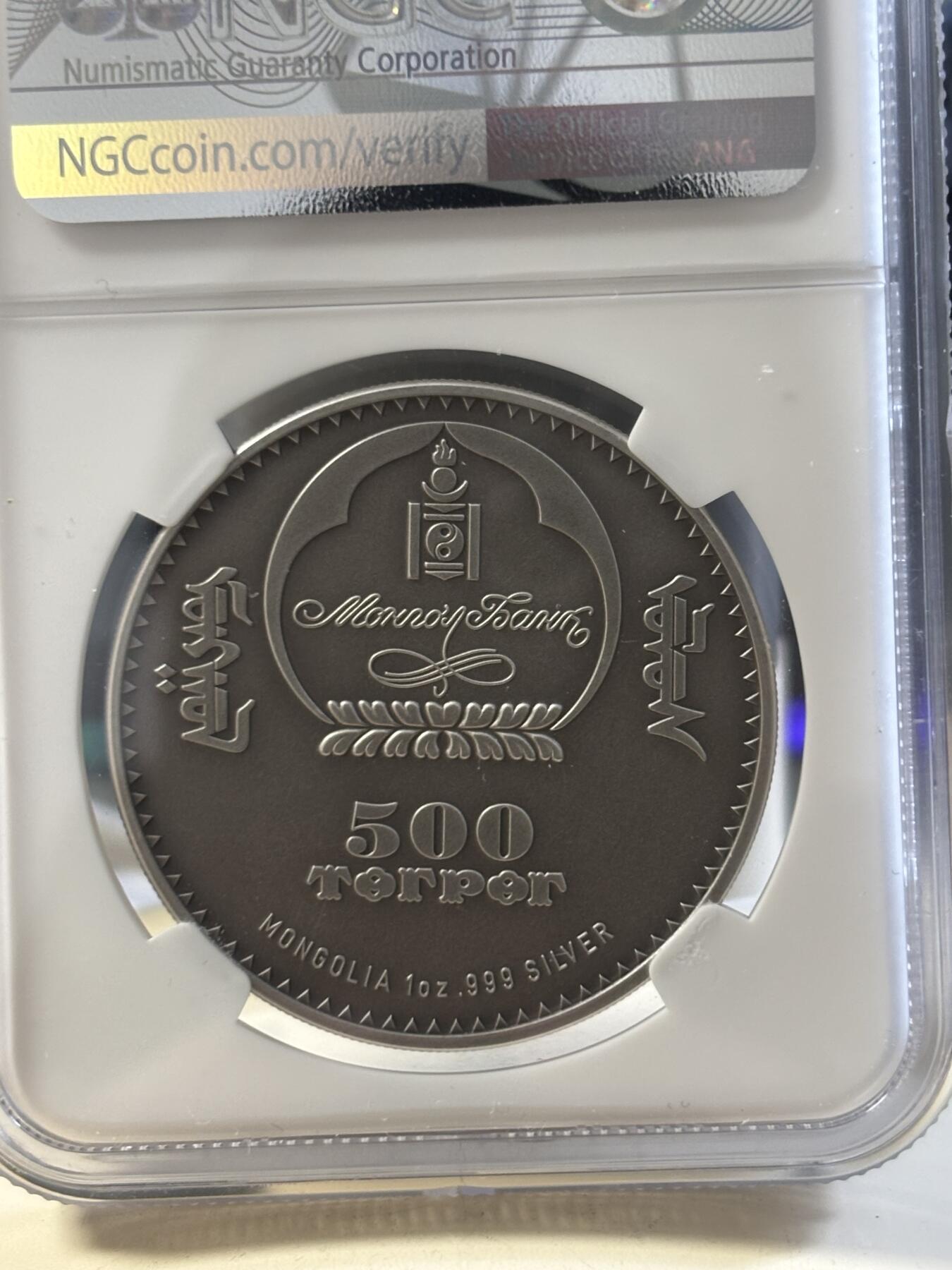 第186期拍卖 蒙古2016年草原动物系列猎隼仿古镶嵌水晶纪念银币NGC-MS70,1盎司，999银，发行2500枚