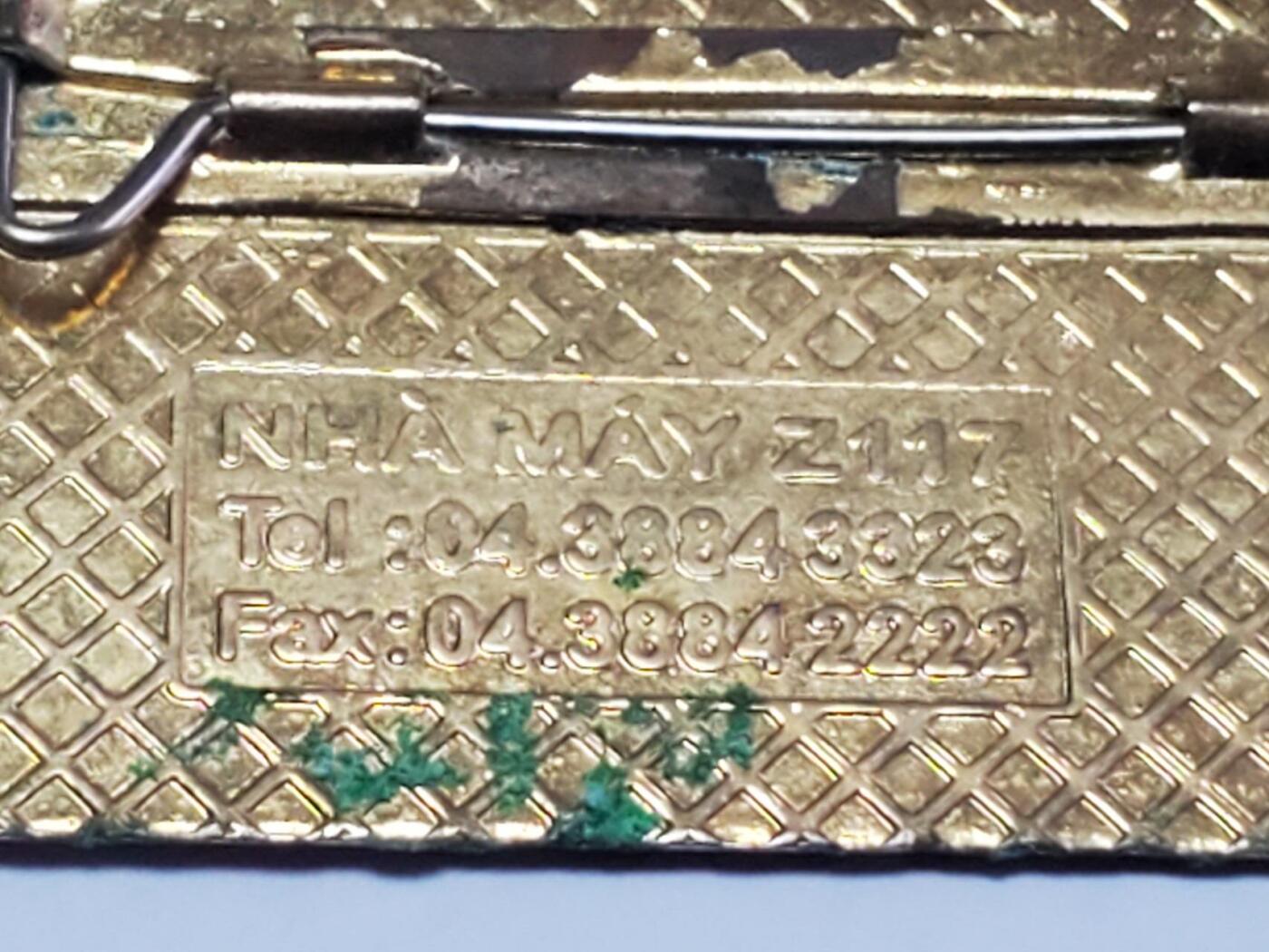 韵星假日拍卖第三十五期 -- Rimey Holidays Auction 34 越南社会主义共和国值班内务部干部证章 军工厂制作 背带标 铜镀金