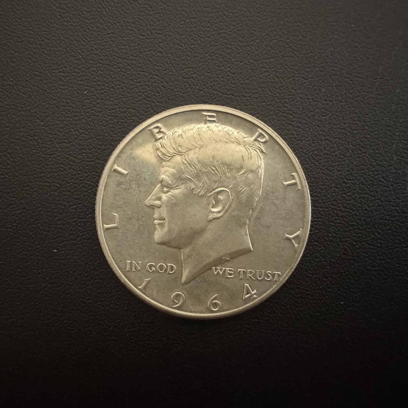 【铜匠收藏】★第135加场★客户代拍 银币场。不寄存，150包邮。不满150元，支付5元运费。《接受代拍 代送NGC评级》 美国肯尼迪1964年半美元高银精制银币 12.5g 90%银 unc