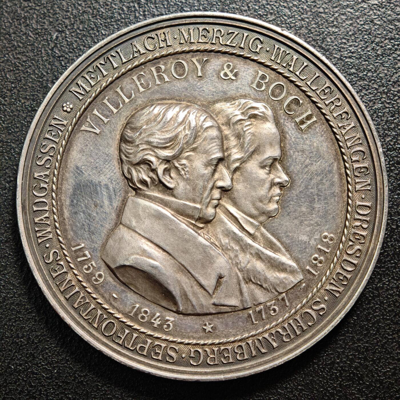 【德藏】世界币章拍卖第160期 1913年(刻字) 德国唯宝陶瓷公司(1843年创立)员工25年服务表彰纪念银章 原盒 刻字精美 直径约：50.3mm；重约：48.1g