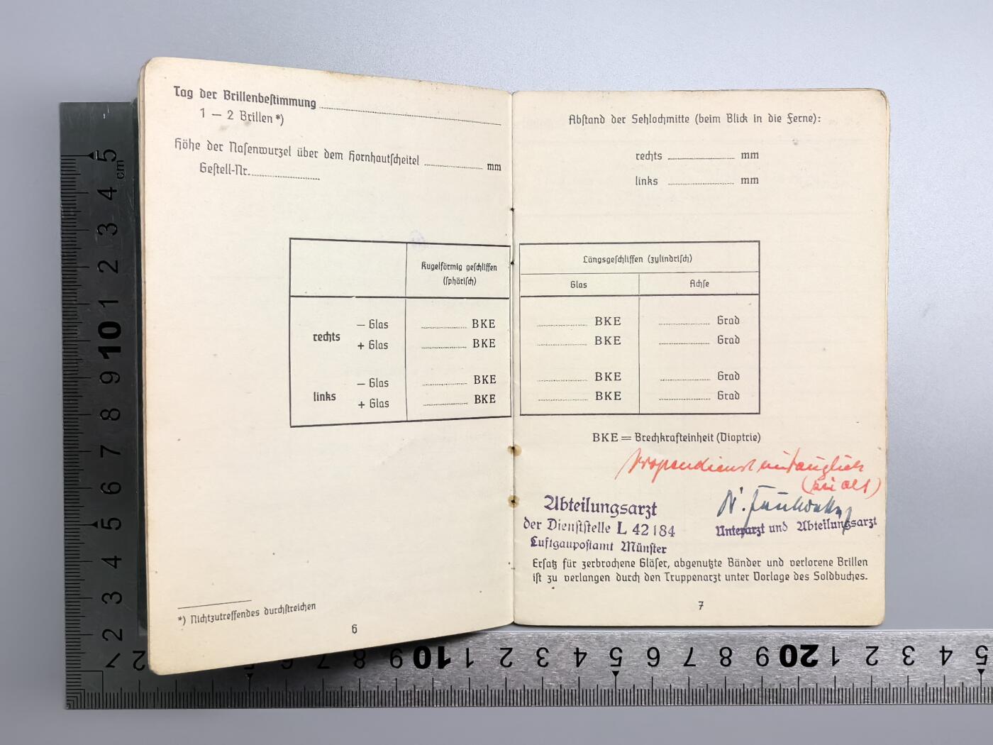 小驴勋章奖章收藏1月2日周五晚六点拍卖（珍爱和平，收藏战争，铭记历史，勿忘国耻，忠党爱国。有偿代拍，送拍规则在简介最后，参拍须阅读规则后再参拍，关系到运费包装发货时效真假辨别等关键信息，拍卖时不再发原图，看大图店主微信码在拍卖店铺介绍里） 得三空军士兵证一本，不常见