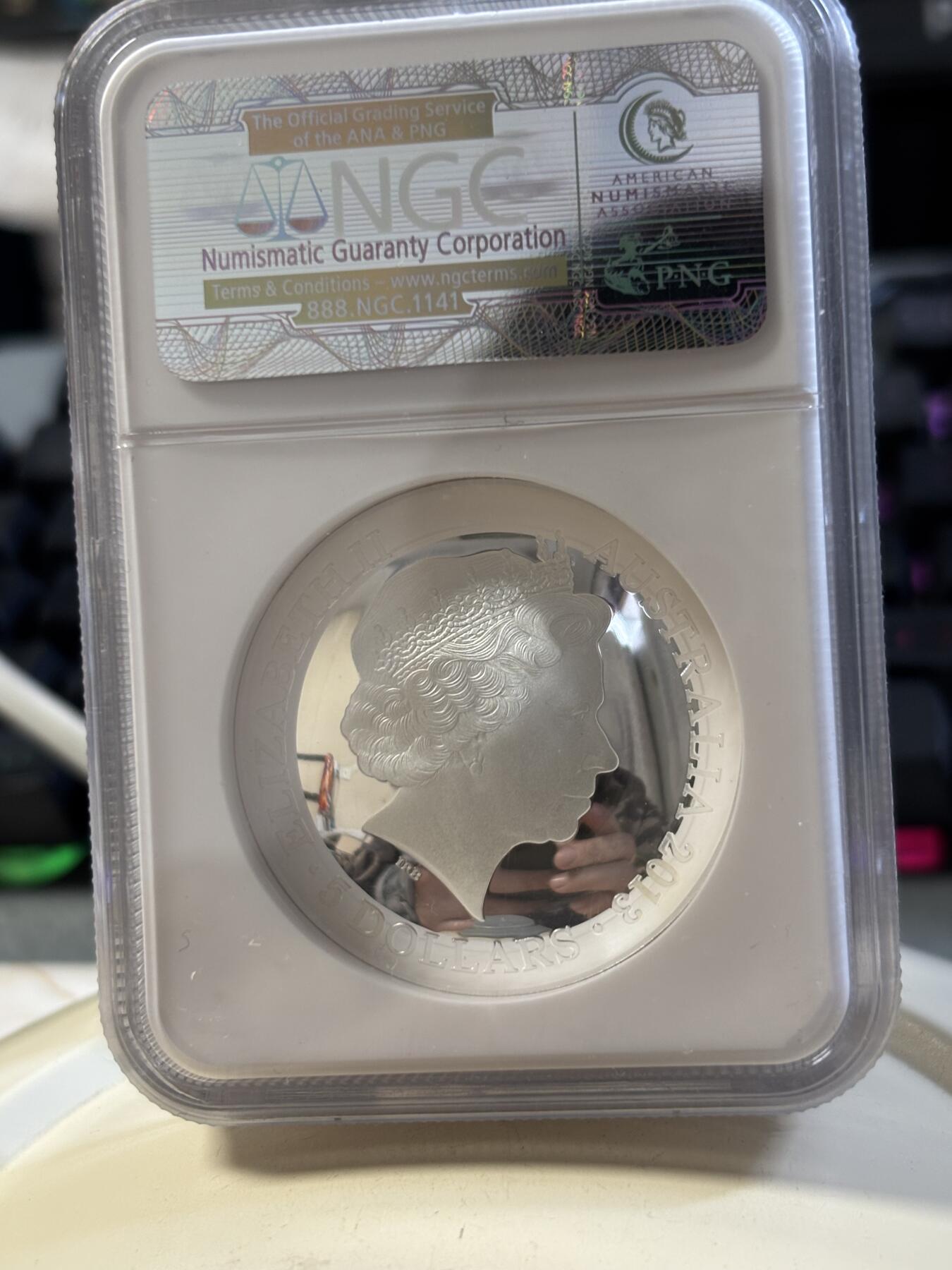 第186期拍卖 澳大利亚2013年南天星空系列2孔雀座凹凸纪念1盎司彩色银币NGC-PF69，999银，发行10000枚