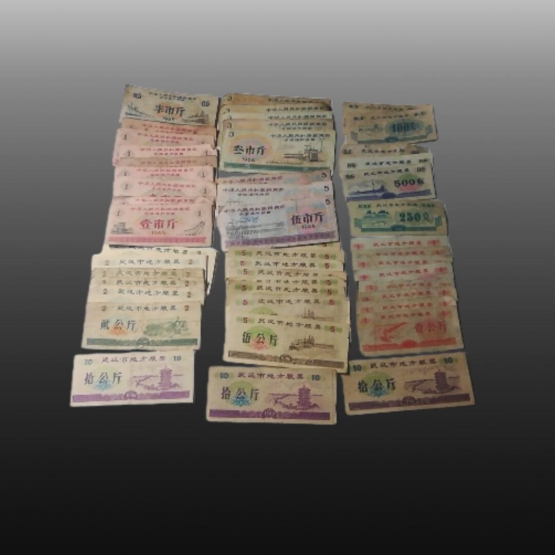 程曦曙光-安欣 全国粮票17张，武汉地方粮票31张。