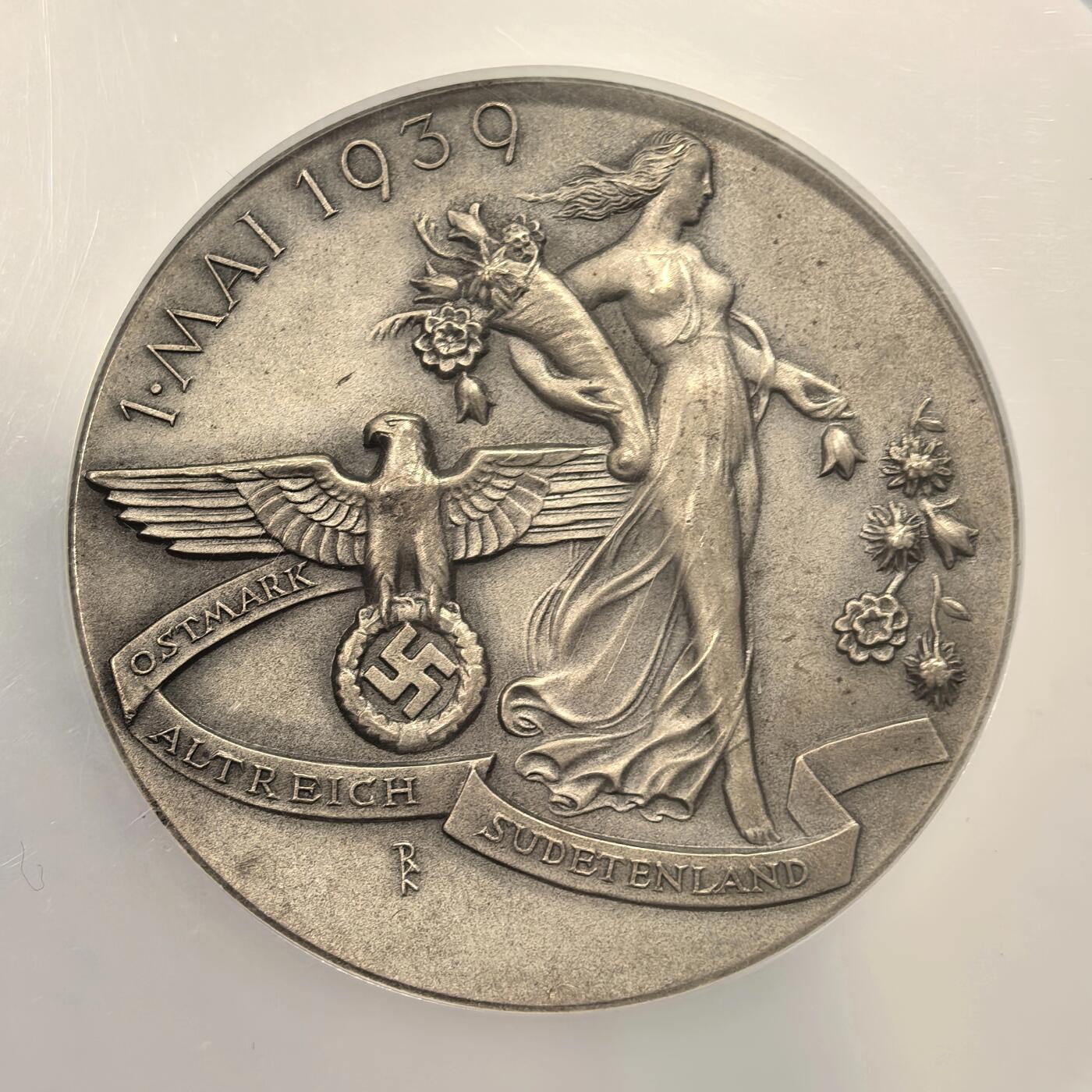 博洋堂“岁启嘉年”2026新年精品大拍专场暨第155期（全场包邮） NGC MS62 唯一冠军分！1939年德国五一劳动节纪念女神丰饶角经典大银章。60mm尺寸超高浮雕，细节极佳。慕尼黑造币厂出品，比同厂出的60大寿大银少很多的品种！