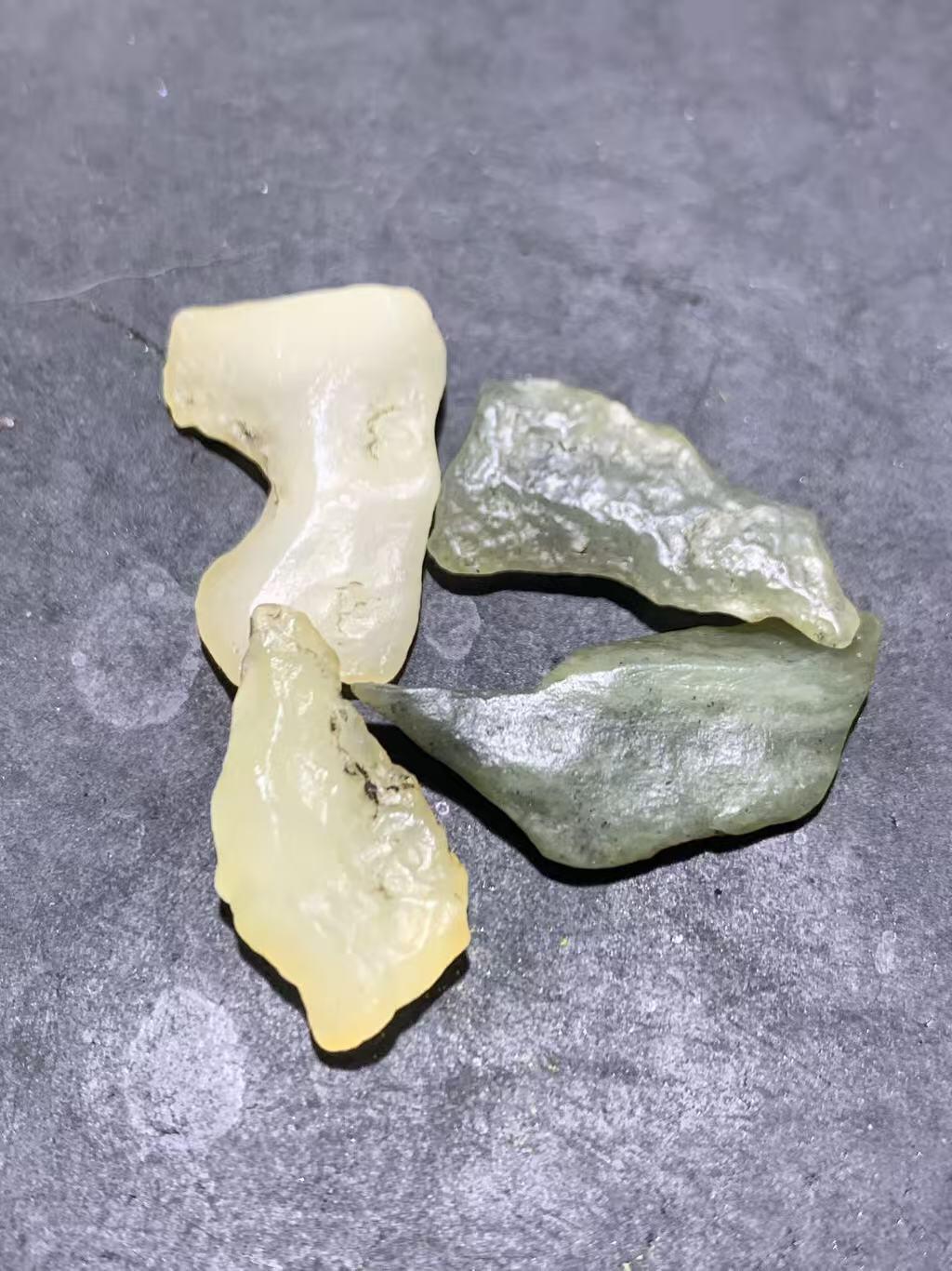 新疆戈壁料风化纹和田玉原石一组