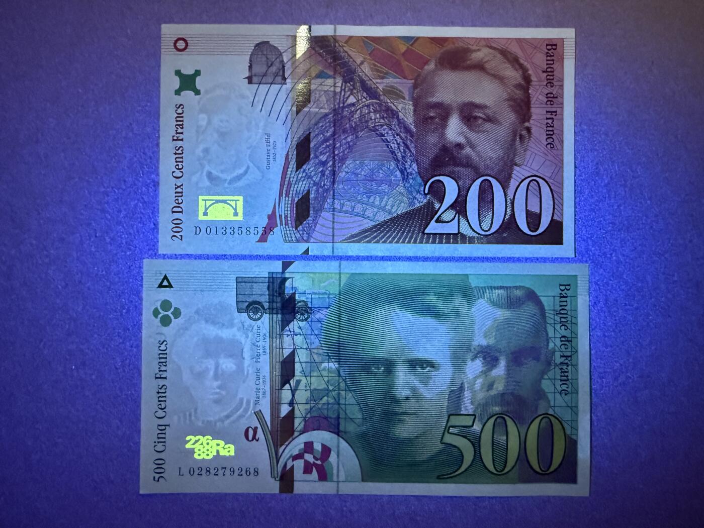《艾美收藏》第227期-1.3周六外币黄金场-马年首拍 法国200、500法郎2张 UNC 末版 局部轻微荧光 全部无4尾8