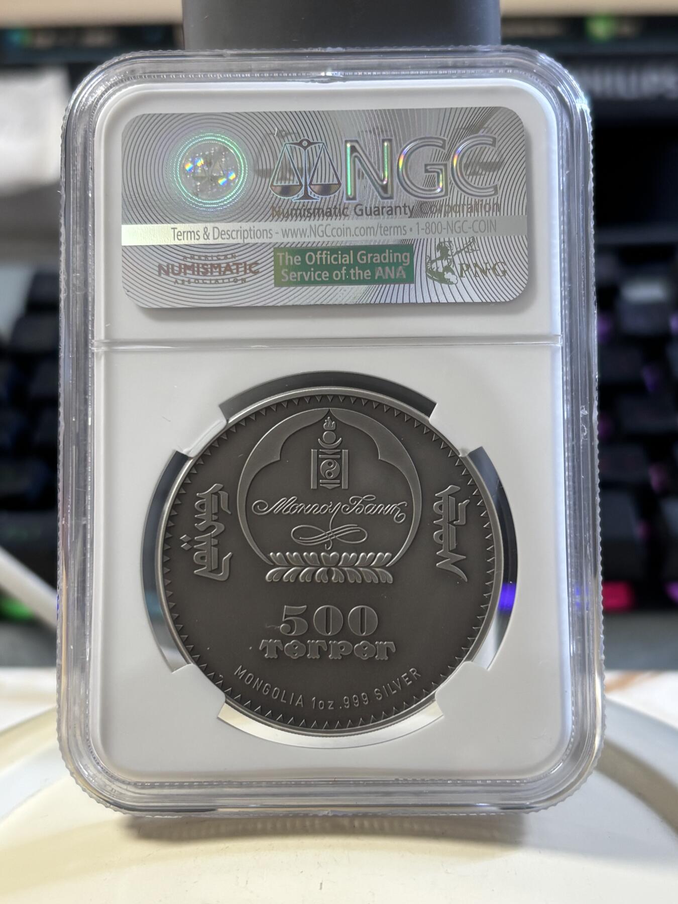 第186期拍卖 蒙古2017年草原动物系列紫貂仿古镶嵌水晶纪念银币NGC-MS70,1盎司。999银，发行2500枚