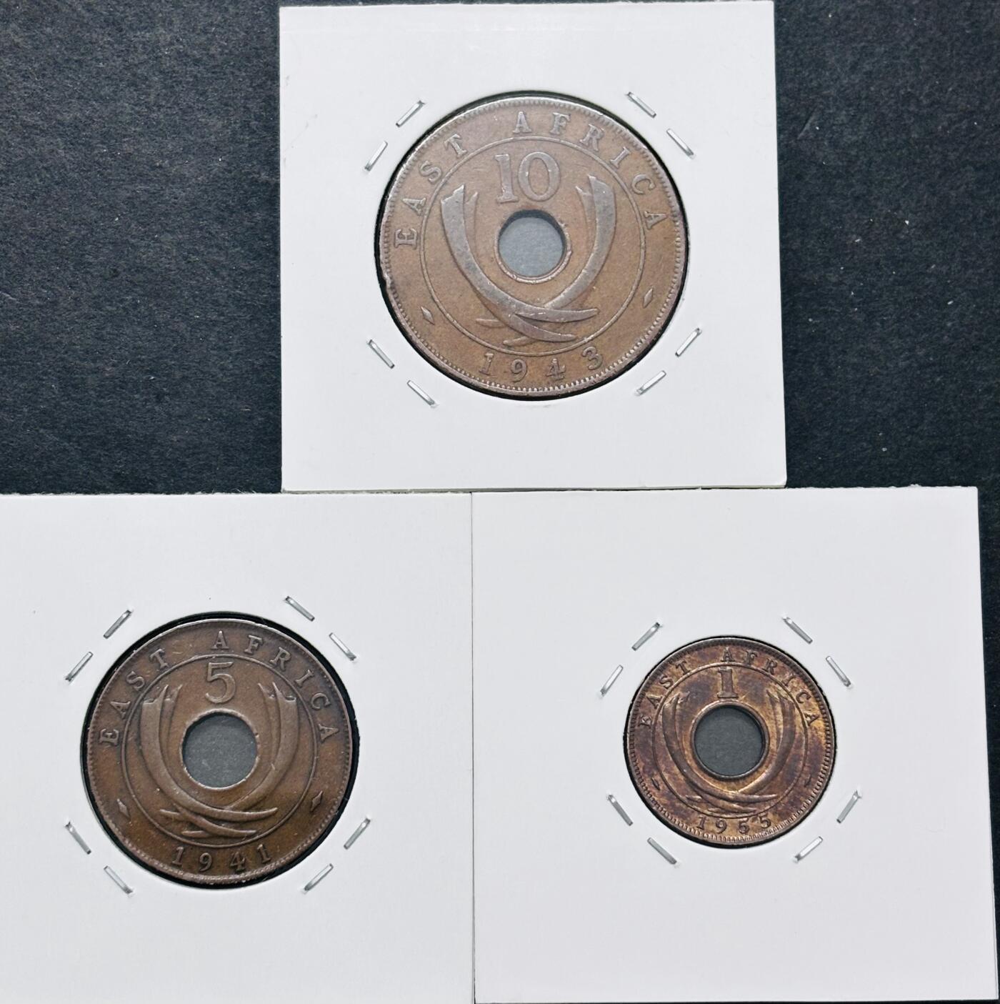 文馨钱币收藏 迎新纳福2026新年第一场（第 287 场）金银老铜币拍卖 少见极美品 1941-1943-1955 英属东非乔治六世，伊丽莎白二世时期 1-5-10 分铜币一组，分别为 SA，I，KN 版殖民地好品铜币