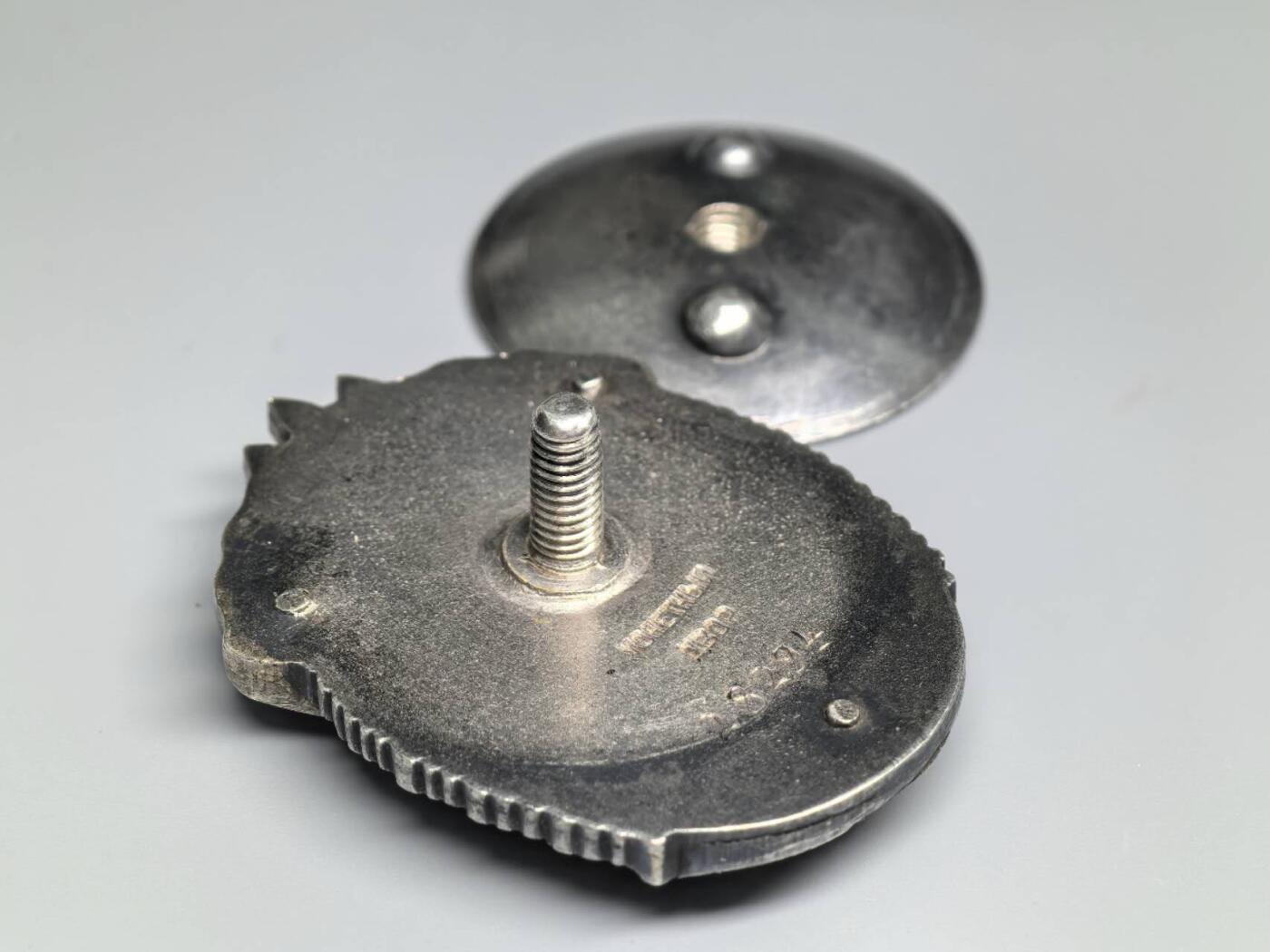 小驴勋章奖章收藏1月2日周五晚六点拍卖（珍爱和平，收藏战争，铭记历史，勿忘国耻，忠党爱国。有偿代拍，送拍规则在简介最后，参拍须阅读规则后再参拍，关系到运费包装发货时效真假辨别等关键信息，拍卖时不再发原图，看大图店主微信码在拍卖店铺介绍里） 苏联荣誉勋章转盘版28294号银质珐琅，稀少