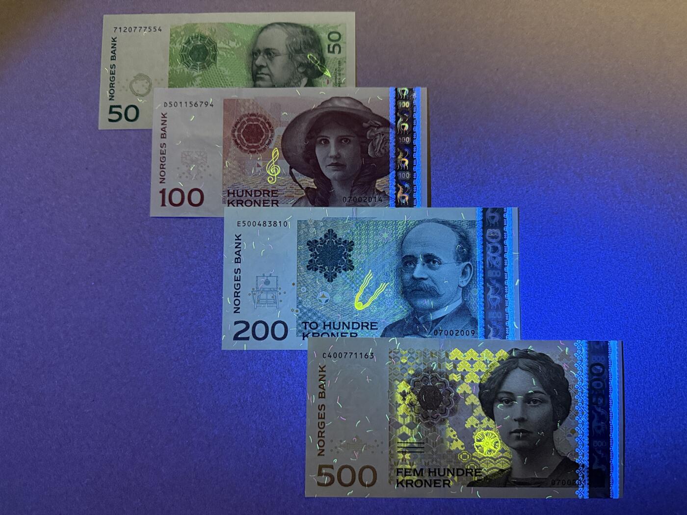 《艾美收藏》第227期-1.3周六外币黄金场-马年首拍 挪威100-500克朗4张 UNC 90-00年代版本