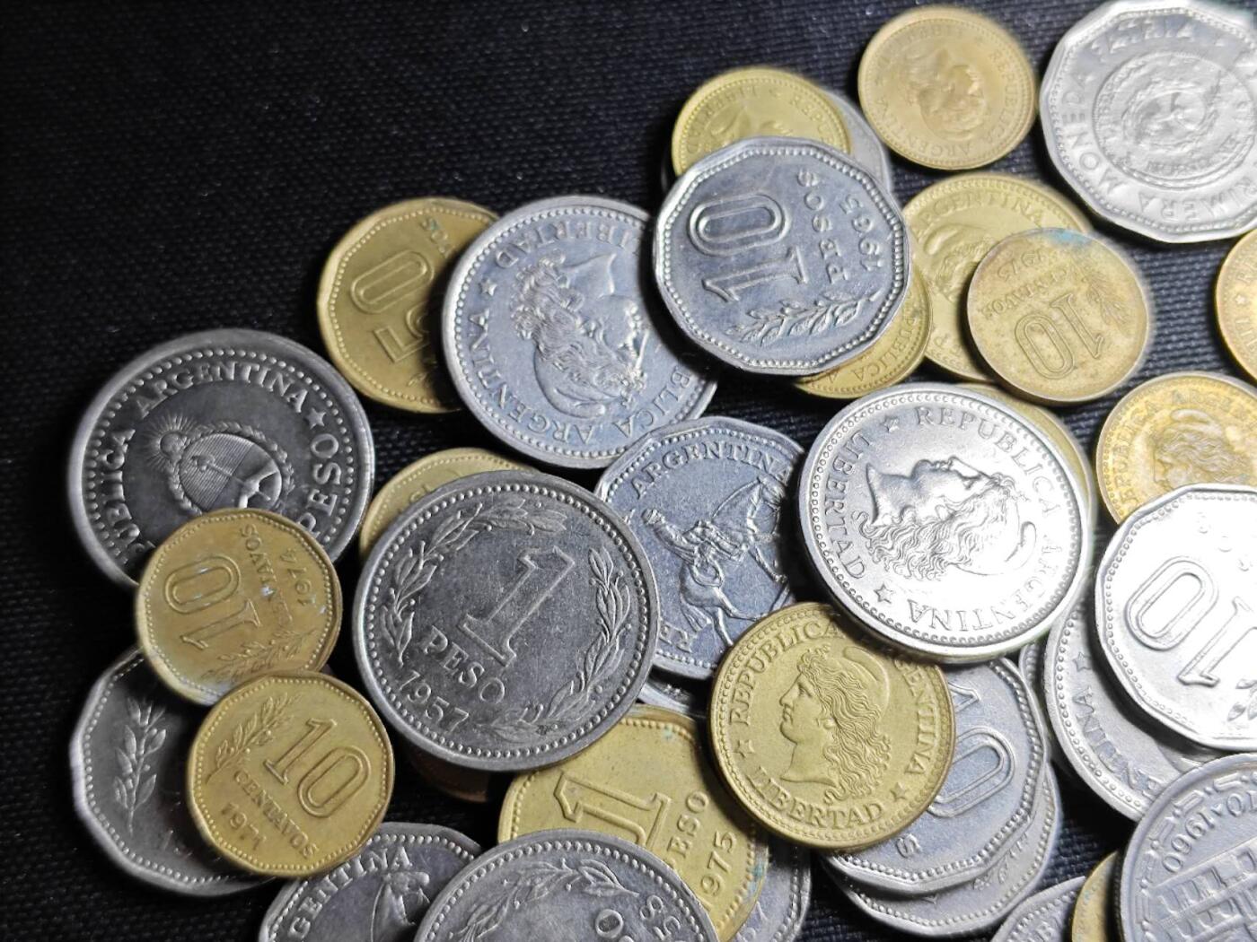 KK钱币收藏小铺 《套币 好品/批量散币专场》  2月预留时间 周末发货  阿根廷散币一组64枚