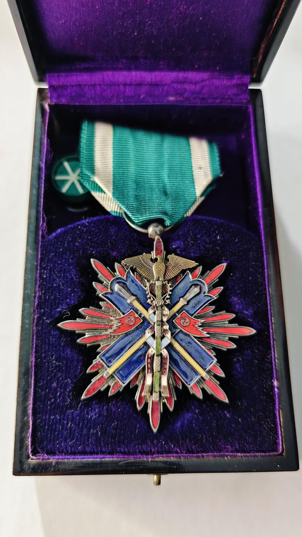 东亚勋章徽章主题拍卖5 五等金鸱章