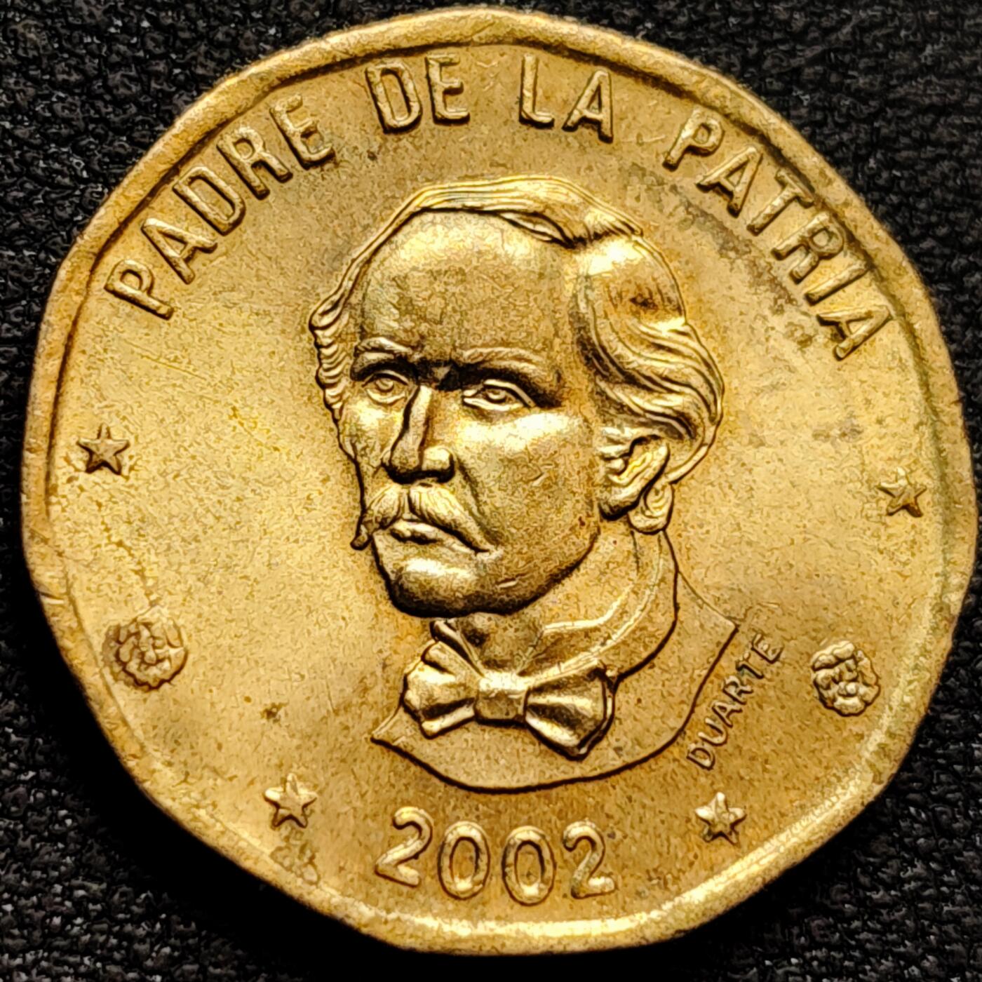 泉币菌-第160场-新年第三场 精品福利场 原铜光 国父巴勃罗 多米尼加1比索黄铜硬币 25.0毫米 6.5克2002