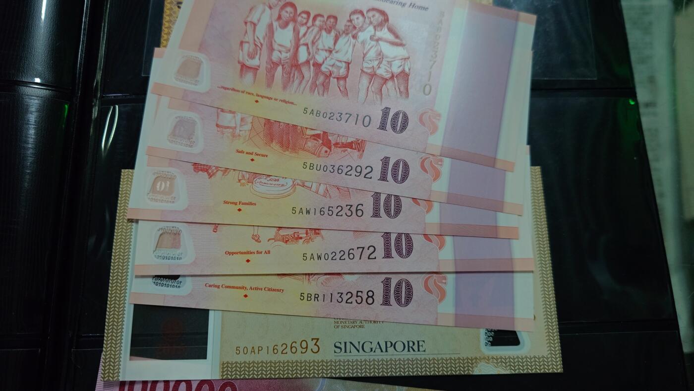 【新年五拍】世界钱币～微拍第226期暨2025年第66期   2015年新加坡建国纪念钞 如图六张100新币面值为一套 全新绝品