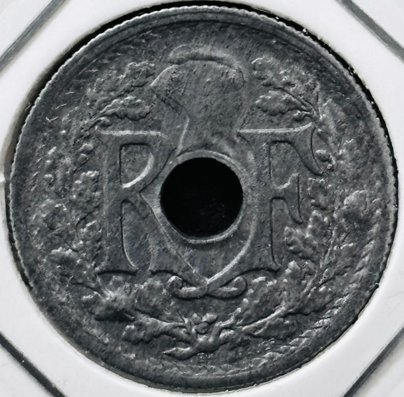 文馨钱币收藏 迎新纳福2026新年第一场（第 287 场）金银老铜币拍卖 稀少未流通状态 1945 年法国 10 分锌币，第五版本首发年只发行两年 B 版