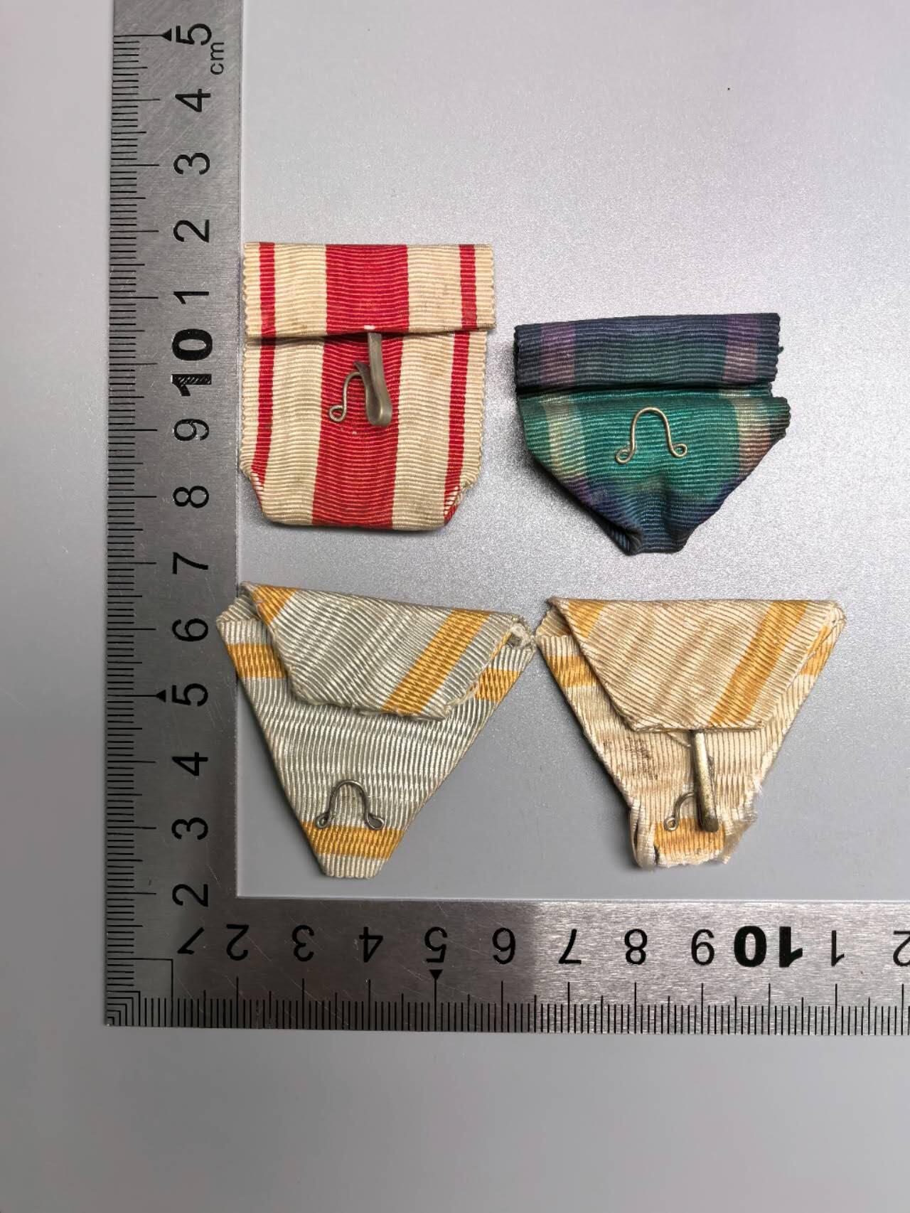 小驴勋章奖章收藏1月2日周五晚六点拍卖（珍爱和平，收藏战争，铭记历史，勿忘国耻，忠党爱国。有偿代拍，送拍规则在简介最后，参拍须阅读规则后再参拍，关系到运费包装发货时效真假辨别等关键信息，拍卖时不再发原图，看大图店主微信码在拍卖店铺介绍里） 绶带一组