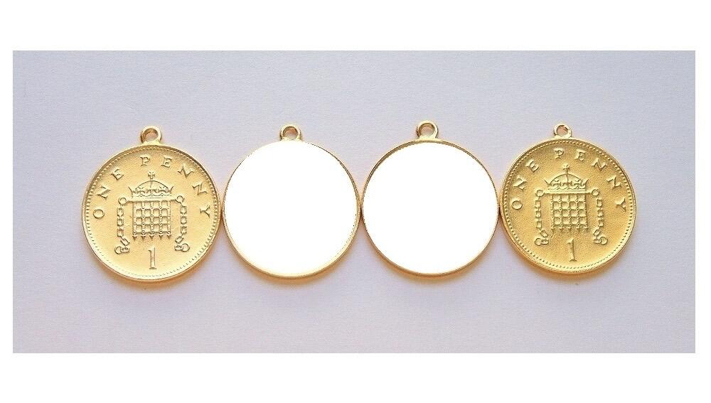 【旋风钱币】1月10日19:00准时开拍 精美欧洲币章、银币银章、第三帝国钱币等 全场包邮！ 2枚一起 纯手工 英国伊丽莎白二世中老年像 镀金高浮雕精制币章吊坠 20MM