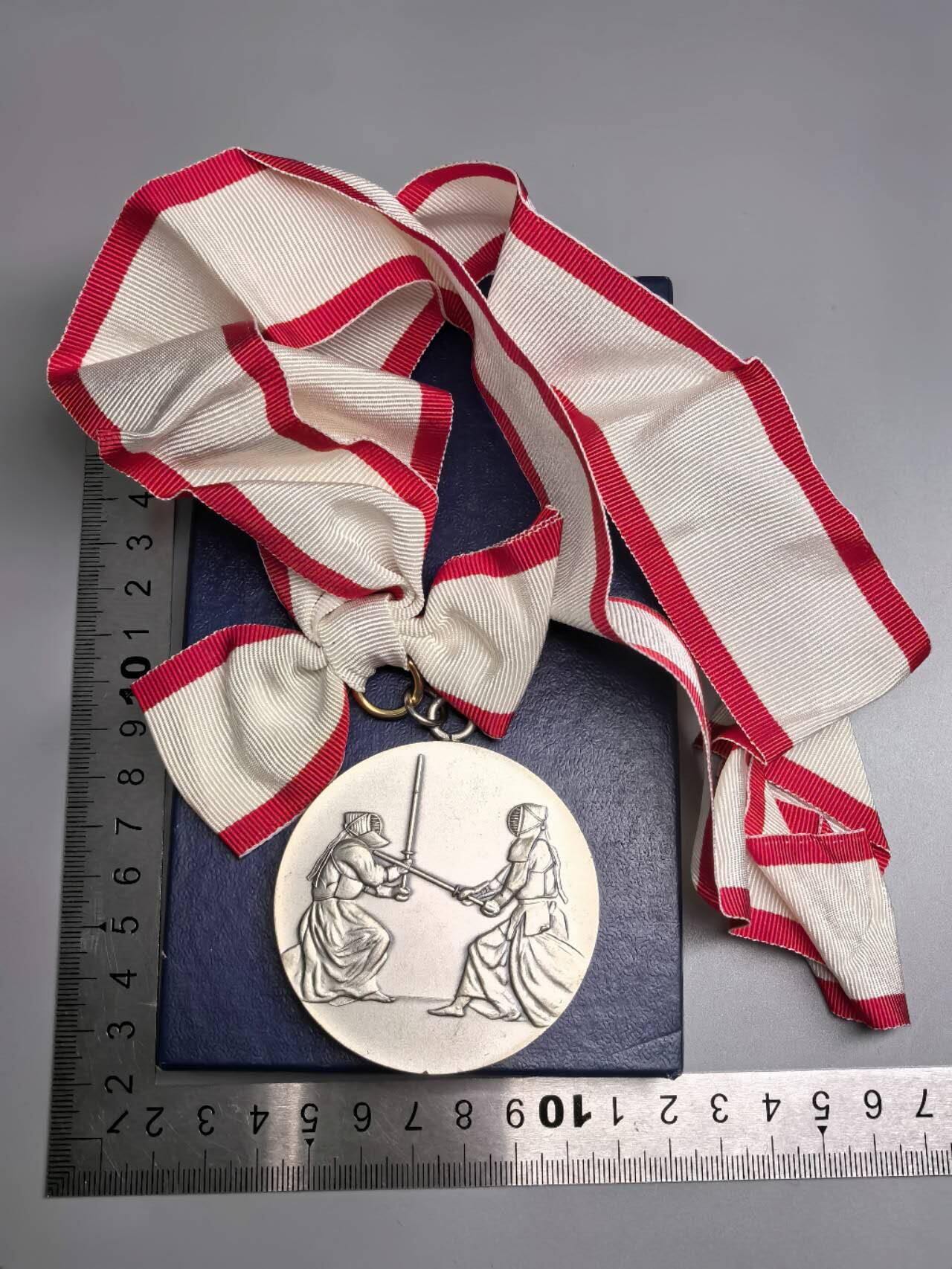 小驴勋章奖章收藏1月2日周五晚六点拍卖（珍爱和平，收藏战争，铭记历史，勿忘国耻，忠党爱国。有偿代拍，送拍规则在简介最后，参拍须阅读规则后再参拍，关系到运费包装发货时效真假辨别等关键信息，拍卖时不再发原图，看大图店主微信码在拍卖店铺介绍里） 比赛优胜奖大铜章带盒