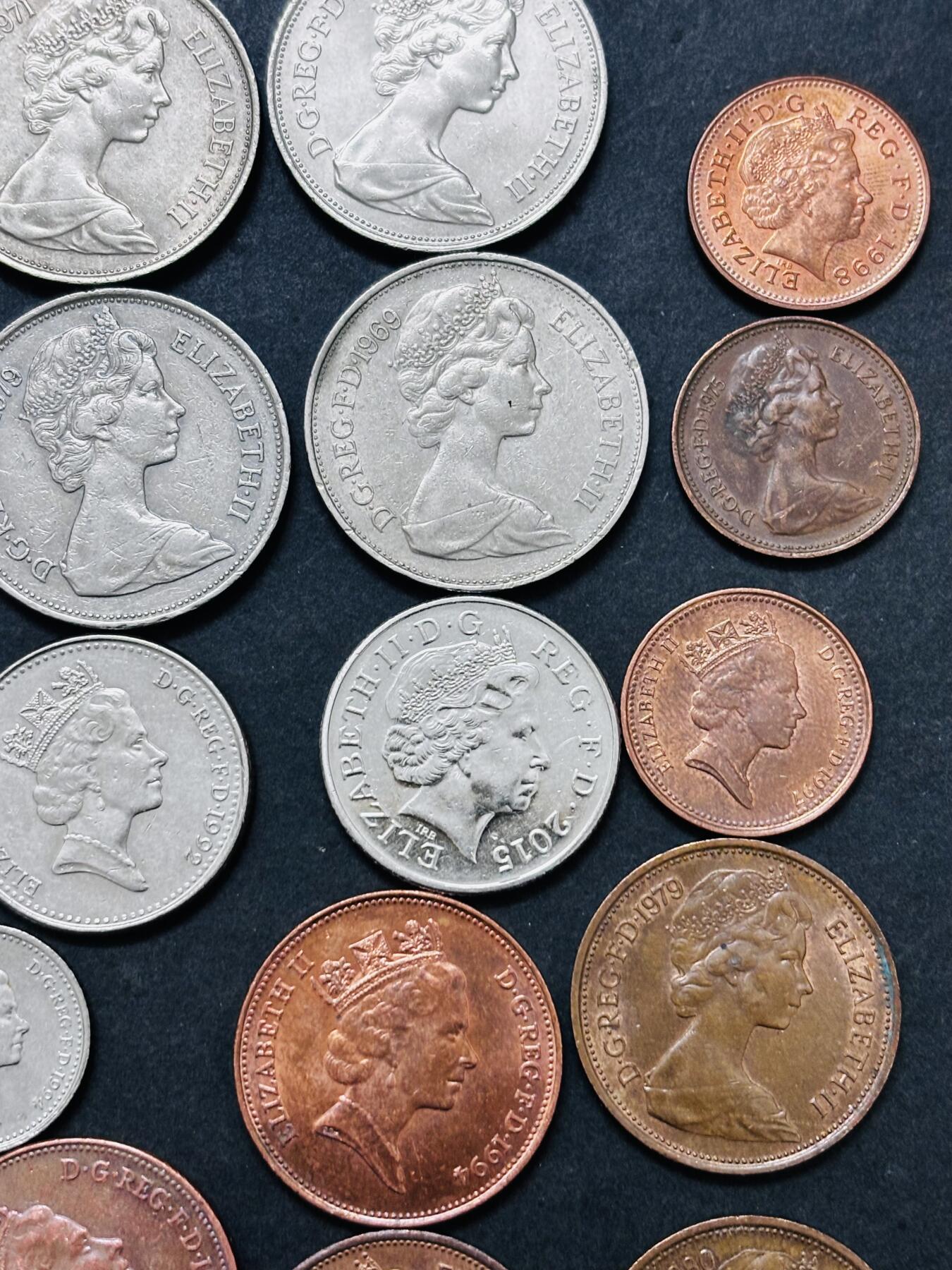 文馨钱币收藏 迎新纳福2026新年第一场（第 287 场）金银老铜币拍卖 英国各时期伊丽莎白二世 1/2 便士------1 磅双色纪念币共 35 枚，原光品相很多