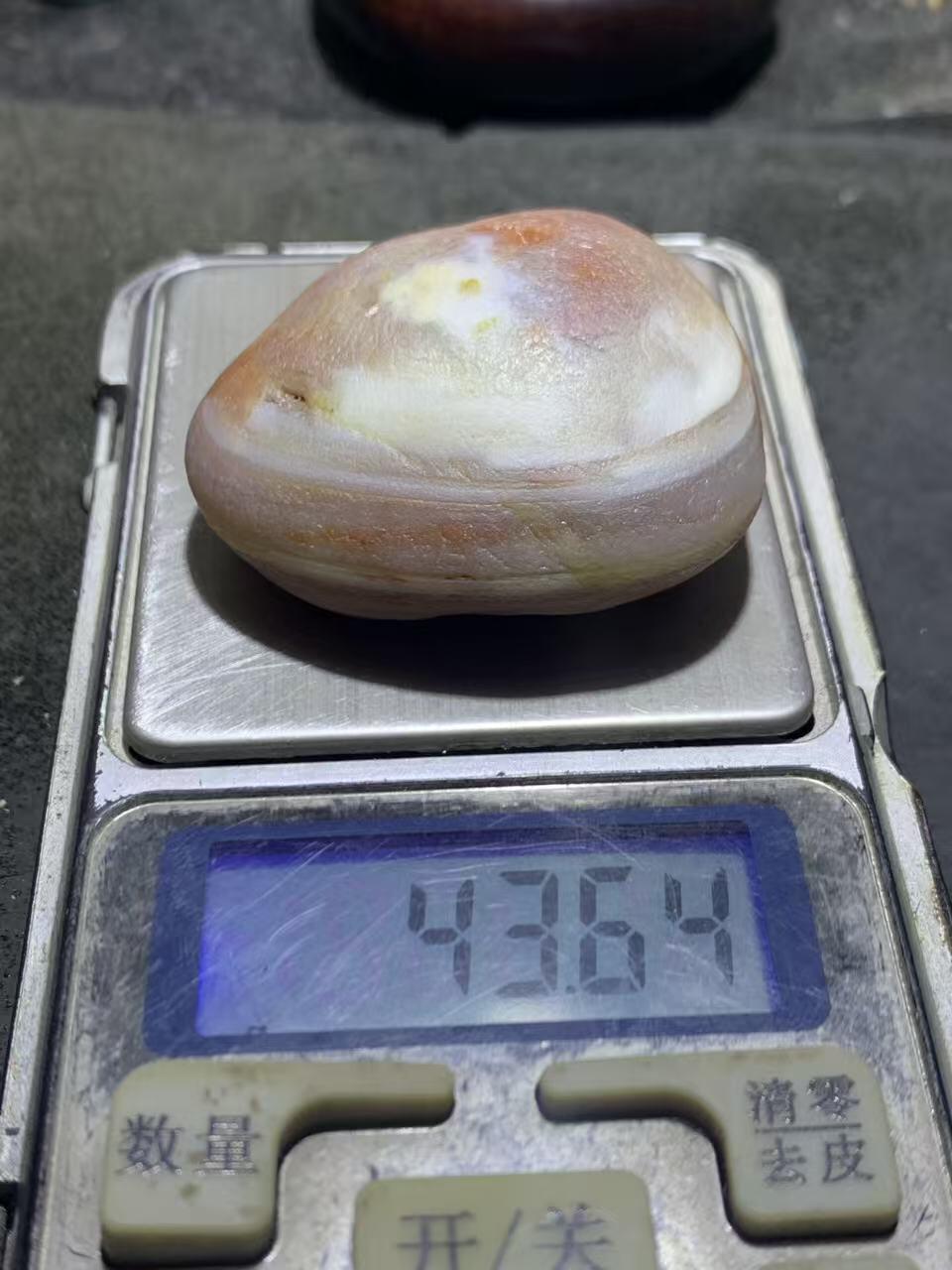 精美川料红白水冲籽南红玛瑙原石一颗，