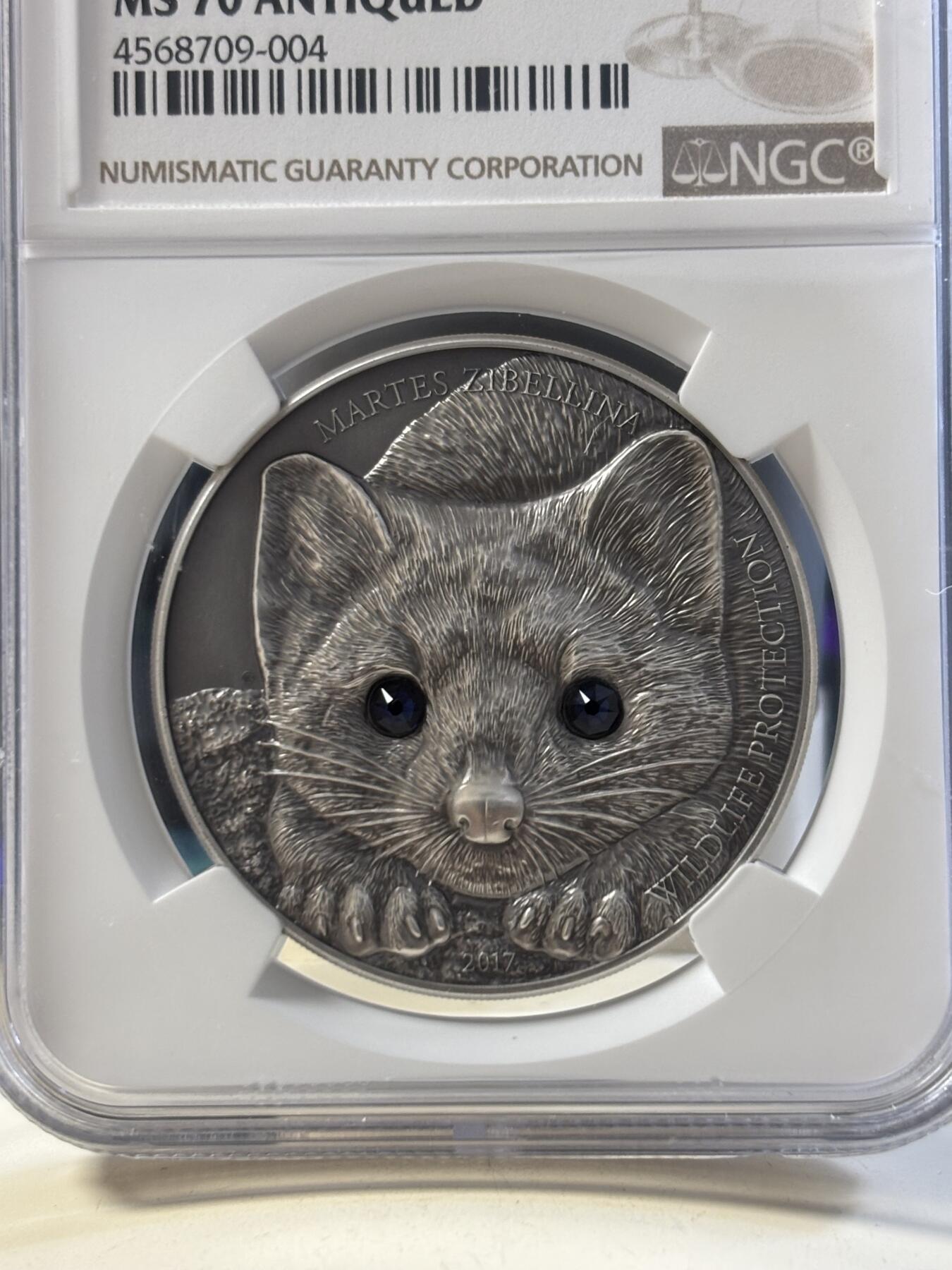 第186期拍卖 蒙古2017年草原动物系列紫貂仿古镶嵌水晶纪念银币NGC-MS70,1盎司。999银，发行2500枚
