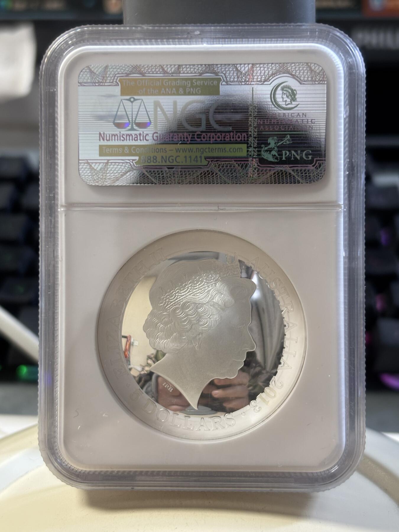 第186期拍卖 澳大利亚2013年南天星空系列2孔雀座凹凸纪念1盎司彩色银币NGC-PF69，999银，发行10000枚