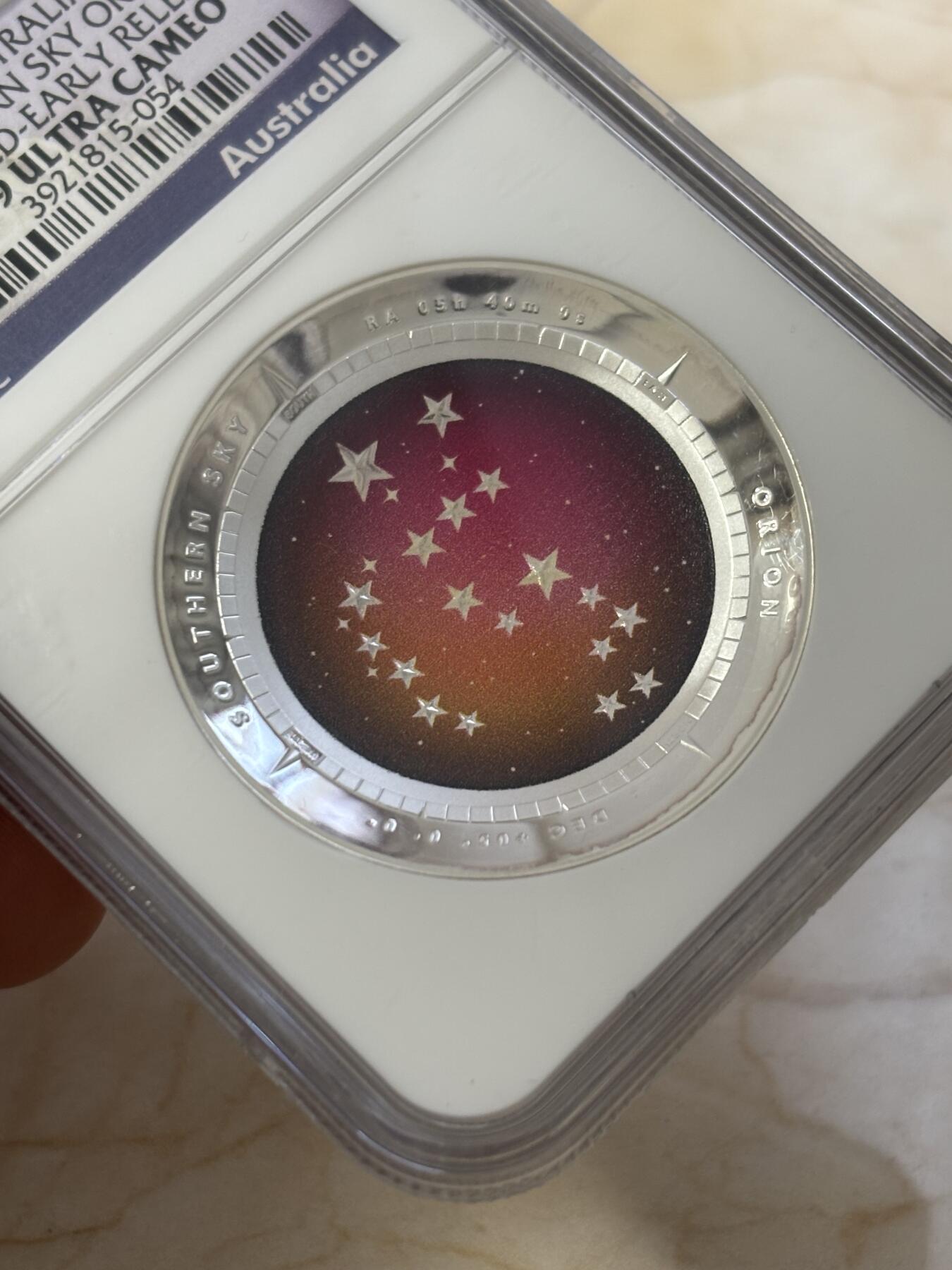 第186期拍卖 澳大利亚2014年南天星空系列3猎户座凹凸纪念1盎司彩色银币NGC-PF69，999银，发行10000枚