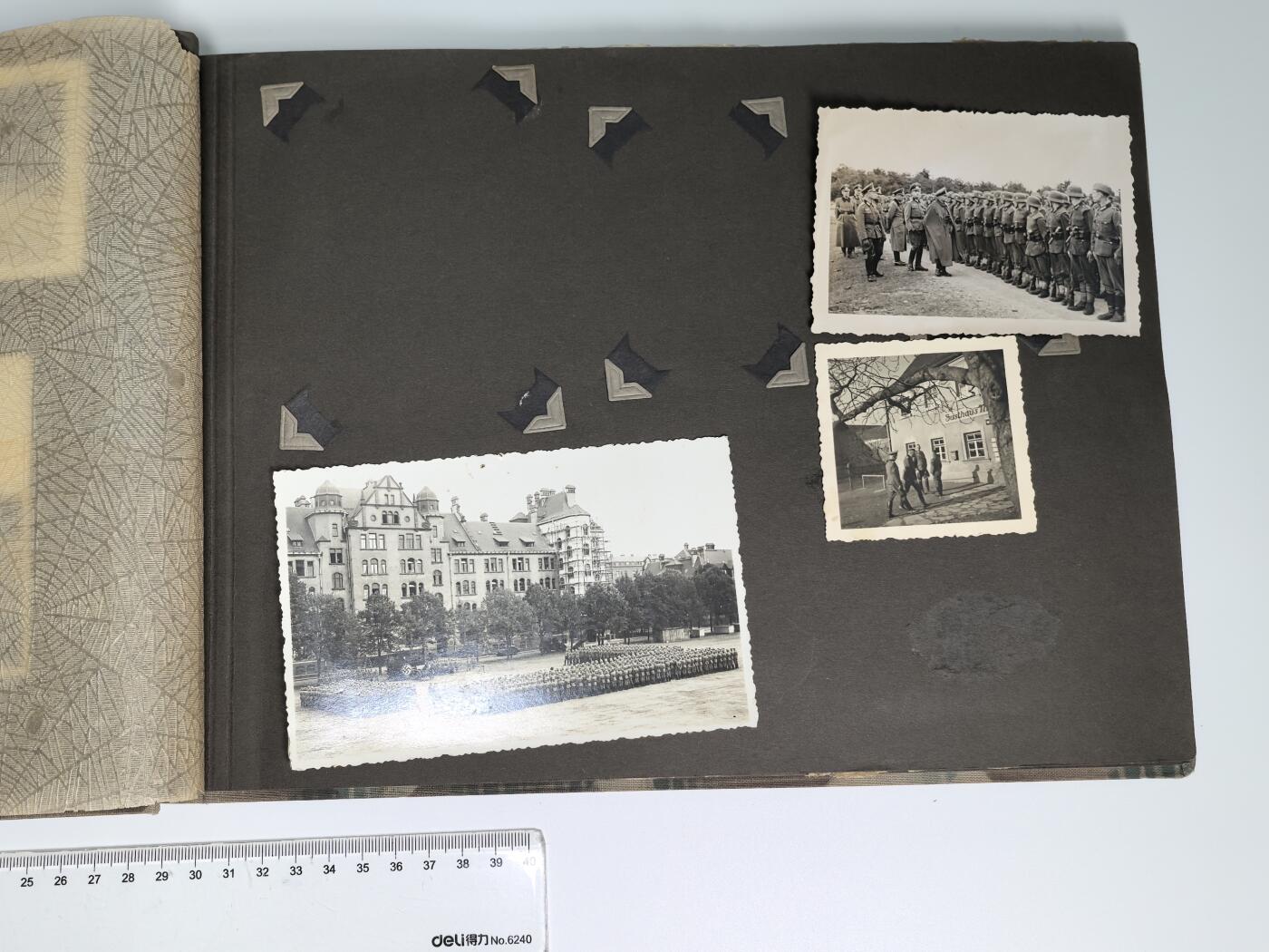 小驴勋章奖章收藏1月2日周五晚六点拍卖（珍爱和平，收藏战争，铭记历史，勿忘国耻，忠党爱国。有偿代拍，送拍规则在简介最后，参拍须阅读规则后再参拍，关系到运费包装发货时效真假辨别等关键信息，拍卖时不再发原图，看大图店主微信码在拍卖店铺介绍里） 得三军旅相册一本