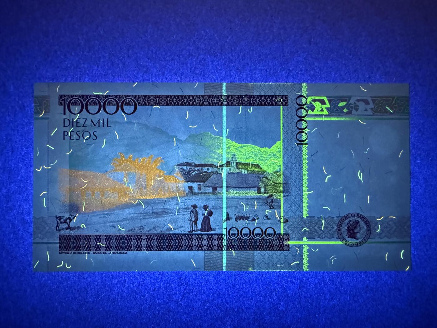 《艾美收藏》第227期-1.3周六外币黄金场-马年首拍 哥伦比亚10000比索 UNC 2014年 无4尾8