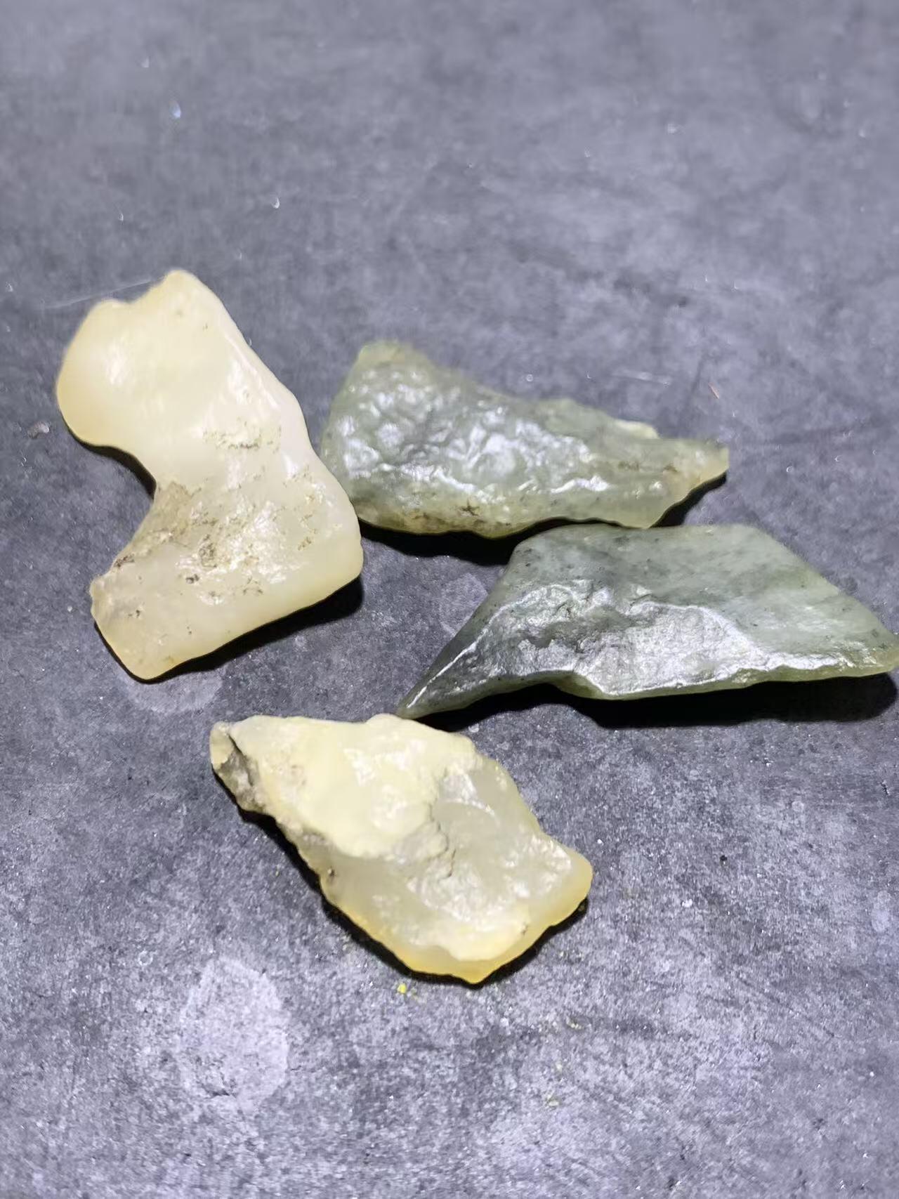 新疆戈壁料风化纹和田玉原石一组