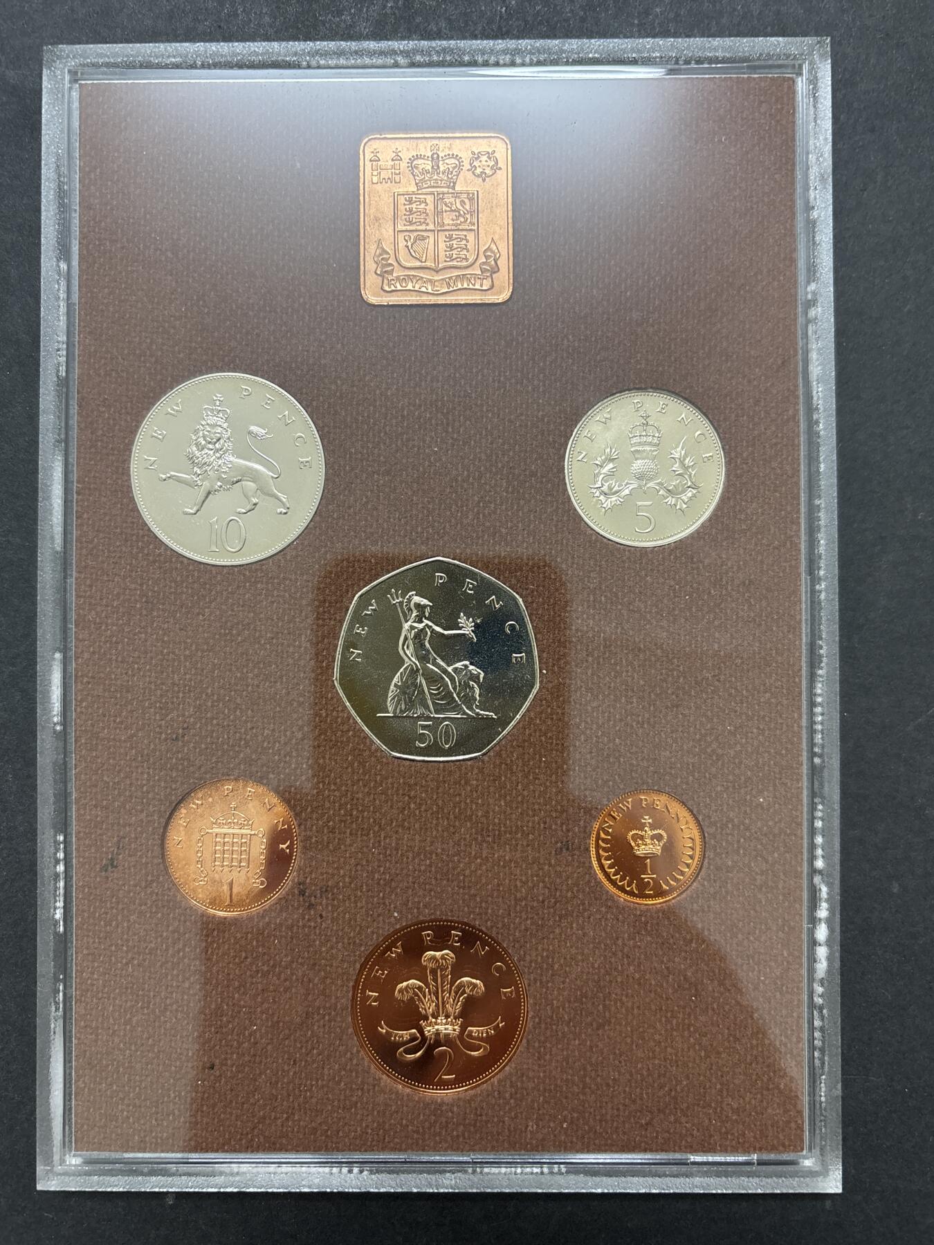 文馨钱币收藏 迎新纳福2026新年第一场（第 287 场）金银老铜币拍卖 原封原盒全新  1974 年英国 1/2 便士--50 便士精制币带铜章一套