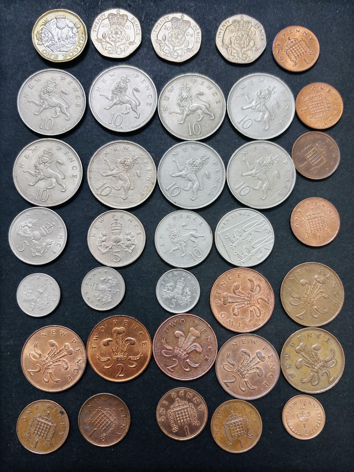 文馨钱币收藏 迎新纳福2026新年第一场（第 287 场）金银老铜币拍卖 英国各时期伊丽莎白二世 1/2 便士------1 磅双色纪念币共 35 枚，原光品相很多