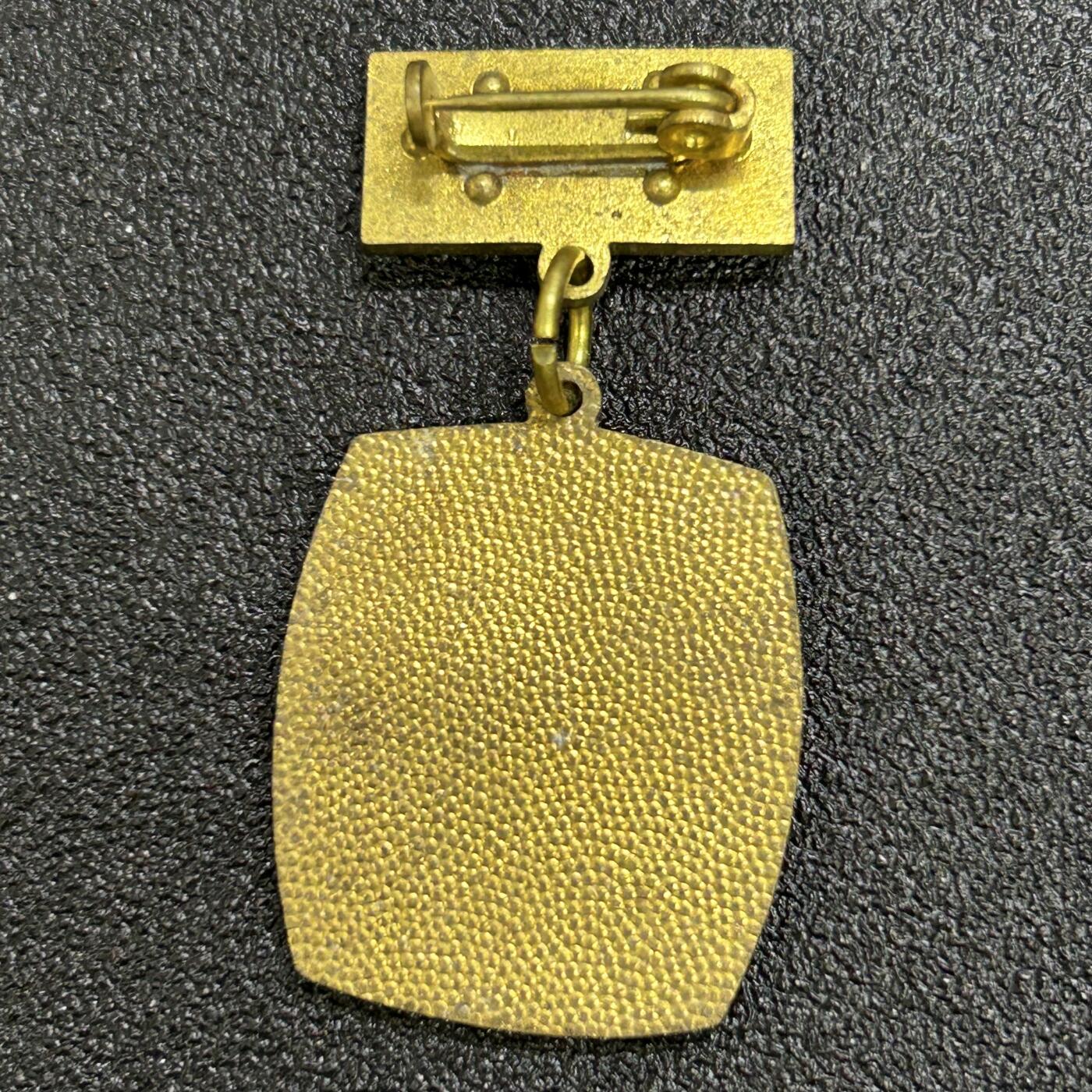 西秦中古拍卖第七十二期 越南妇女爱国联盟保卫祖国50周年纪念章