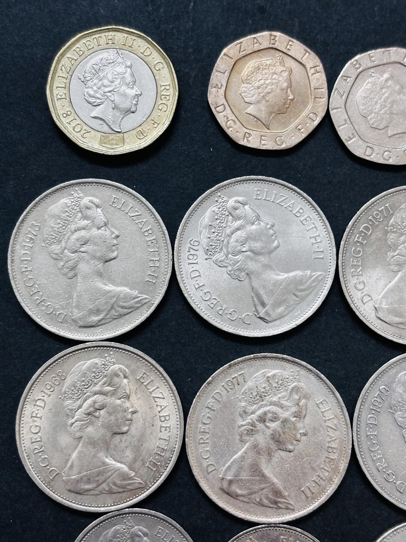 文馨钱币收藏 迎新纳福2026新年第一场（第 287 场）金银老铜币拍卖 英国各时期伊丽莎白二世 1/2 便士------1 磅双色纪念币共 35 枚，原光品相很多